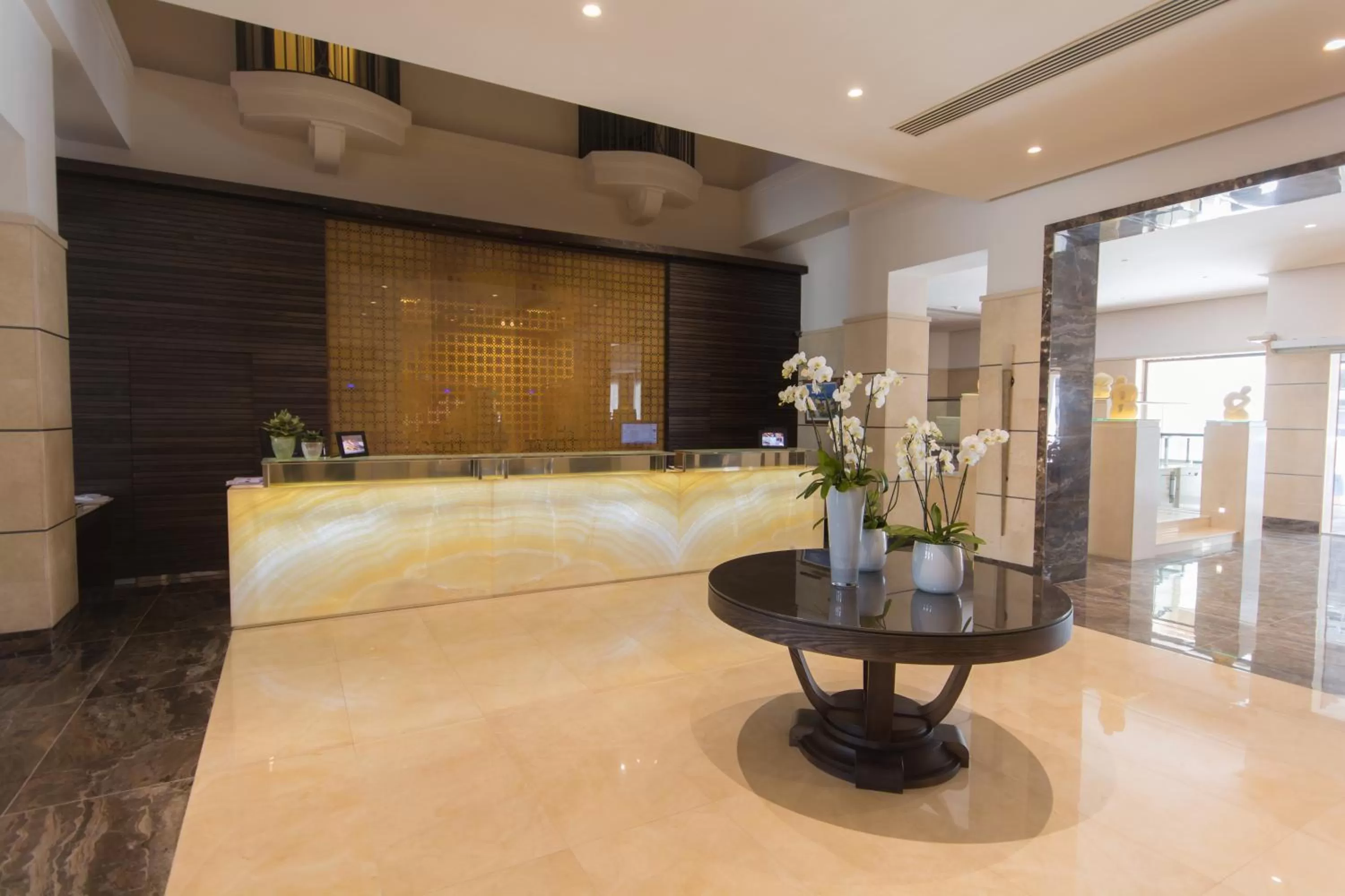 Lobby or reception in Maritim Antonine Hotel & Spa