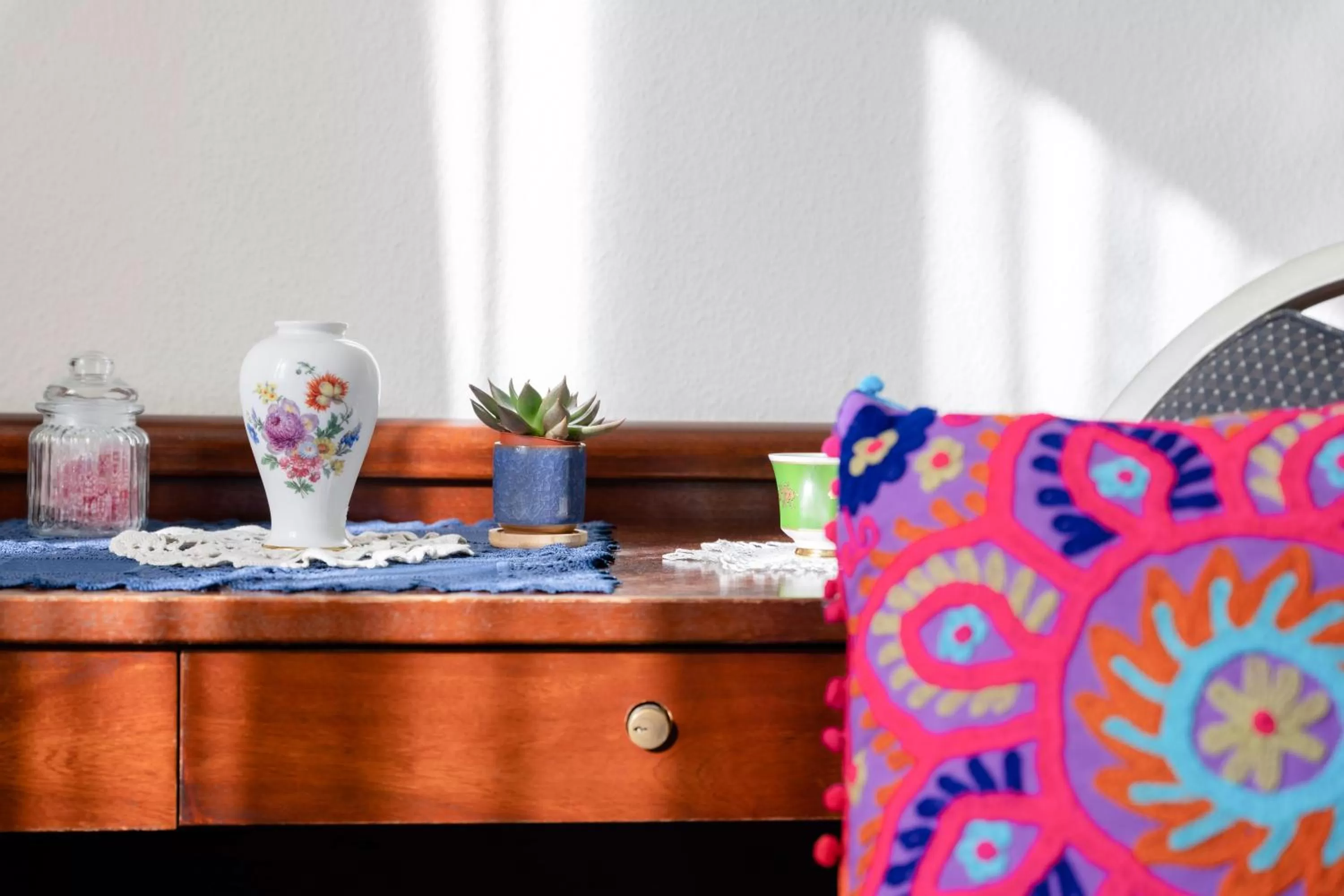 Decorative detail in Tante ALMA's Mannheimer Hotel