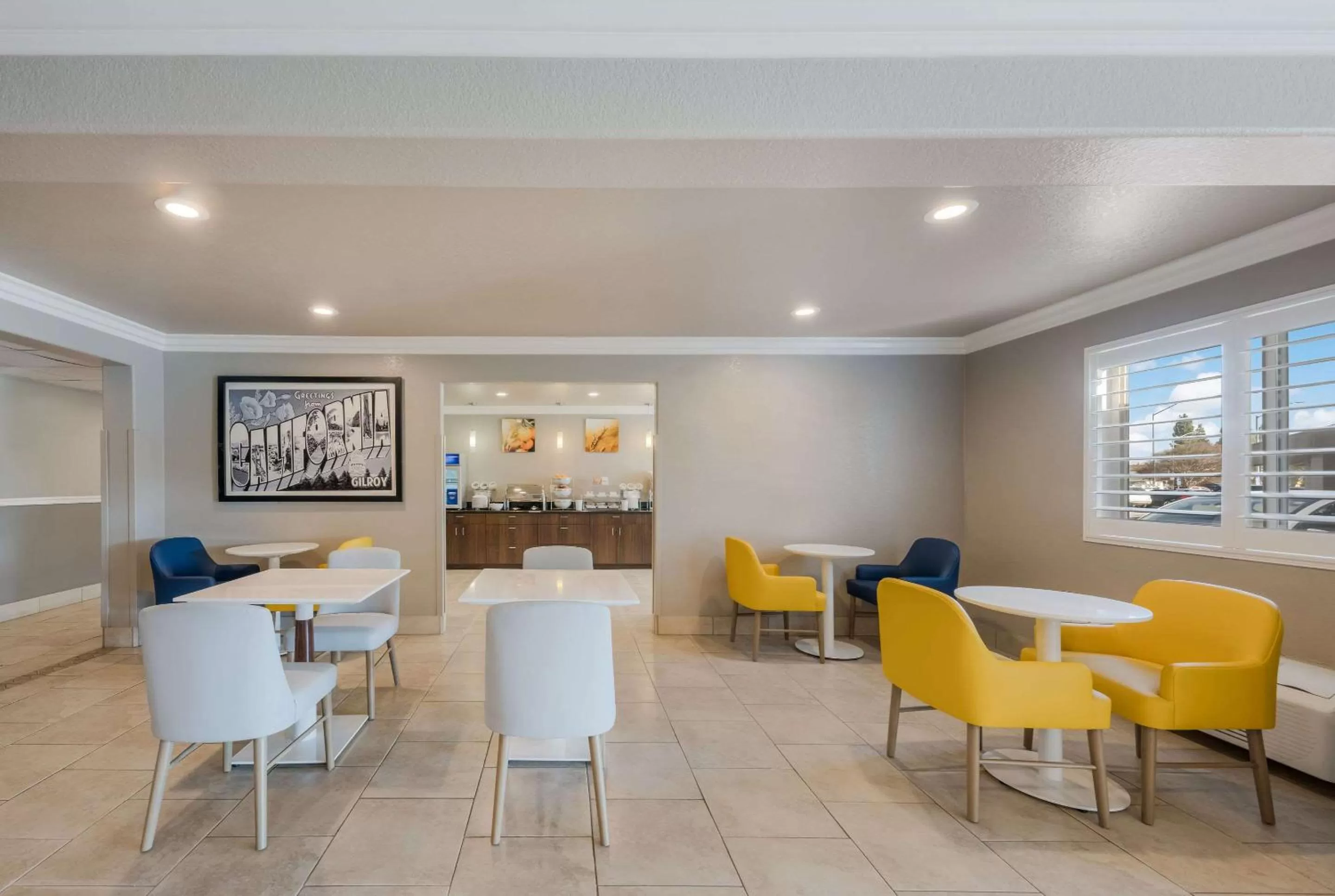 Dining area in Comfort Inn Gilroy