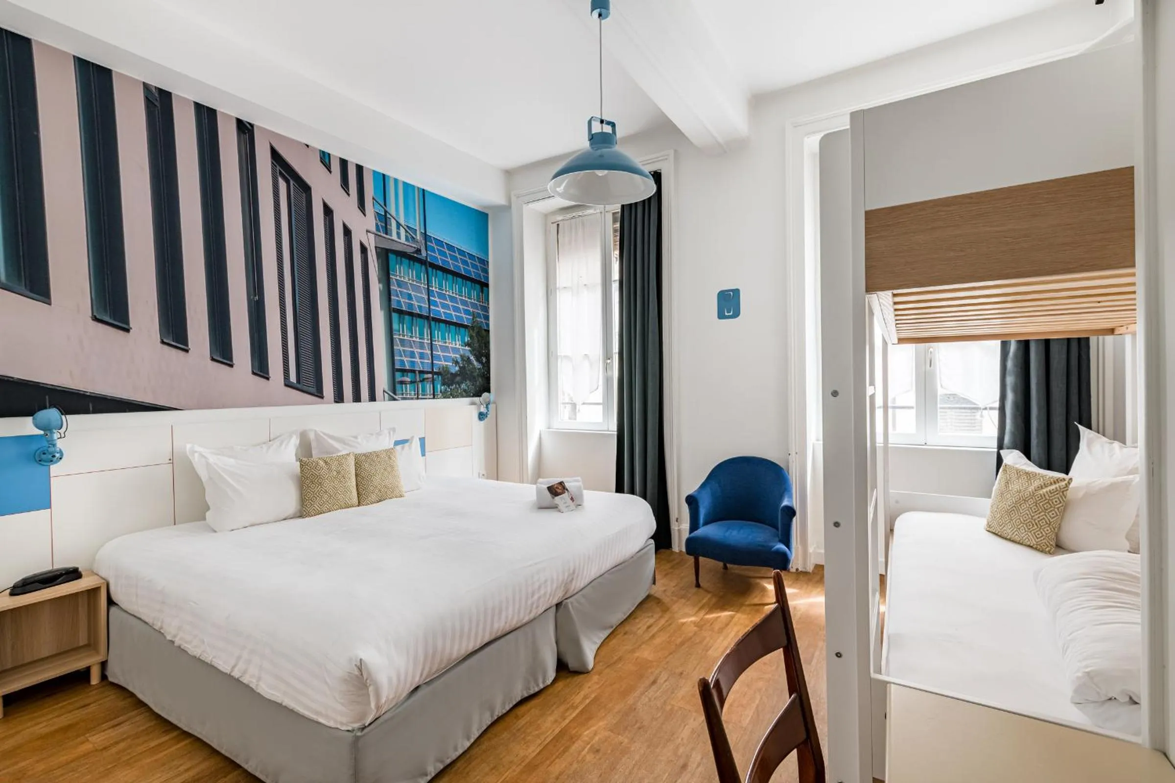 Photo of the whole room, Bed in Hôtel du Simplon