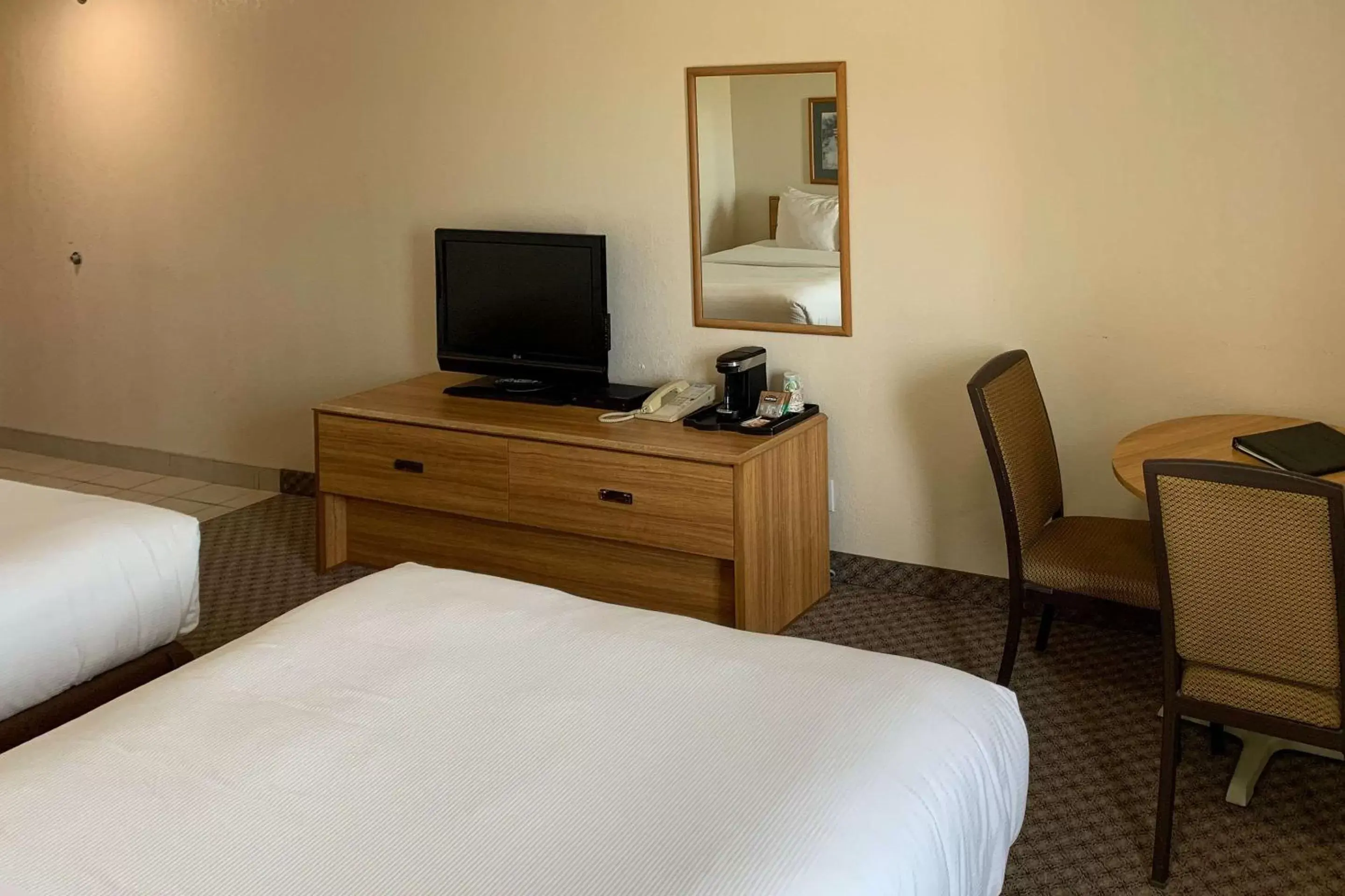 Standard Queen Room with Two Queen Beds - Non-Smoking in Rodeway Inn Standard Queen Room with Two Queen Beds - Non-Smoking in Rodeway Inn