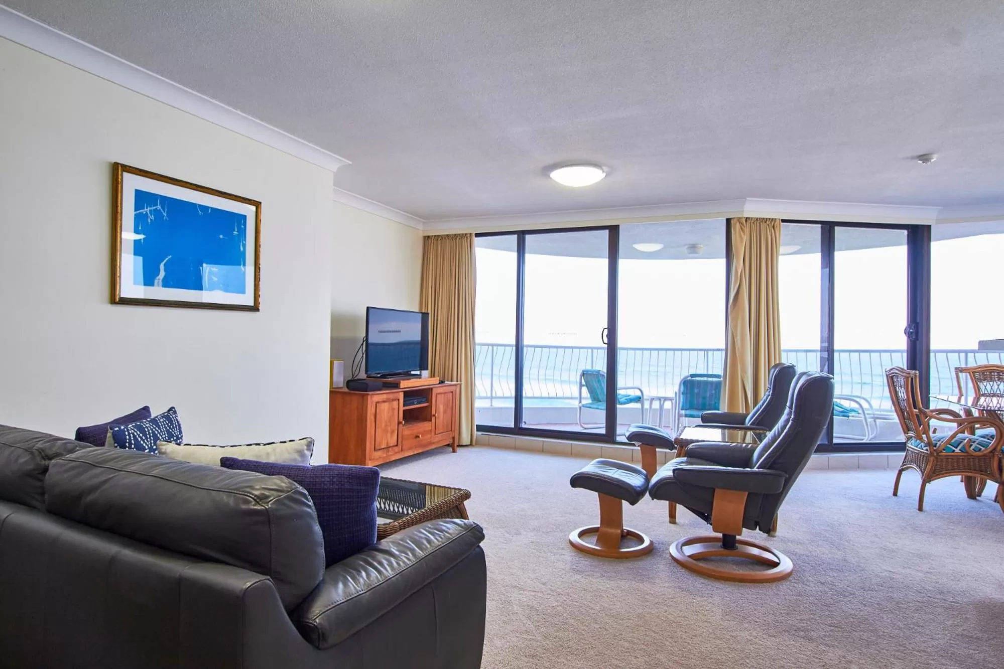 TV and multimedia in Albatross North Apartments