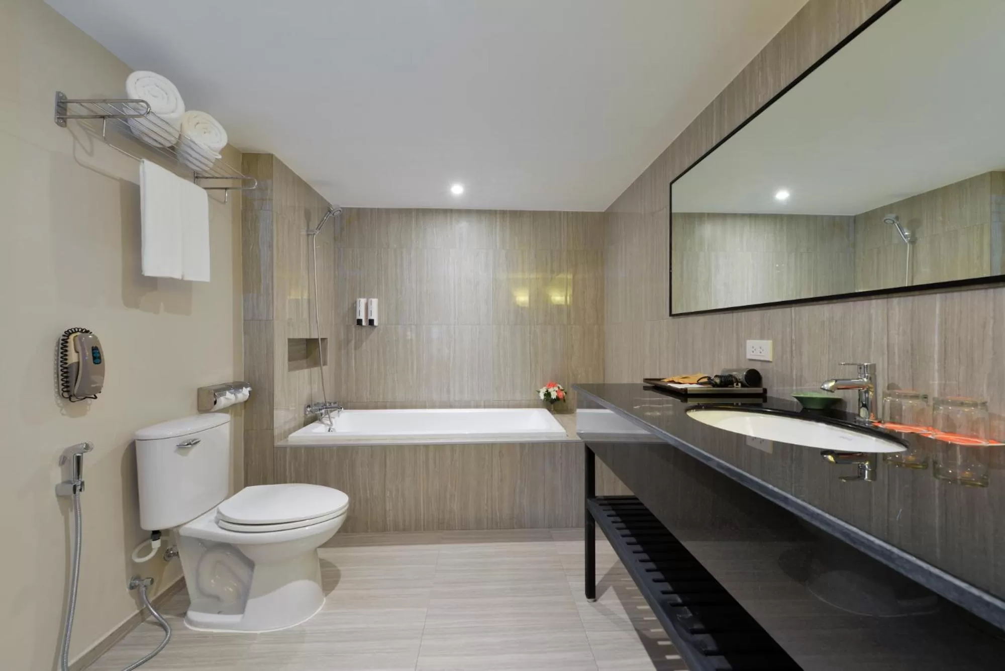 Shower in Tinidee Hotel Bangkok Golf Club