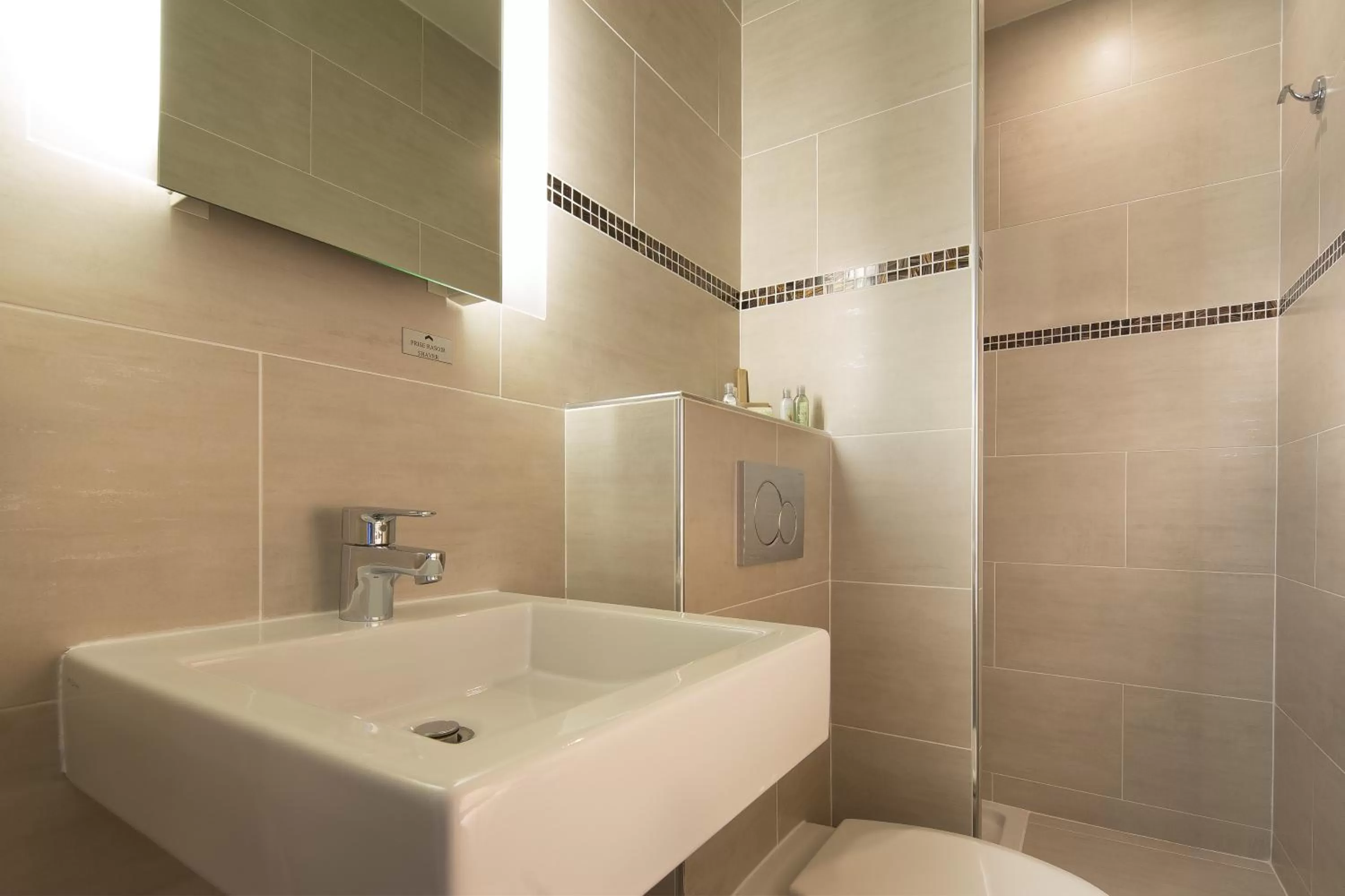 Bathroom in Turenne Le Marais