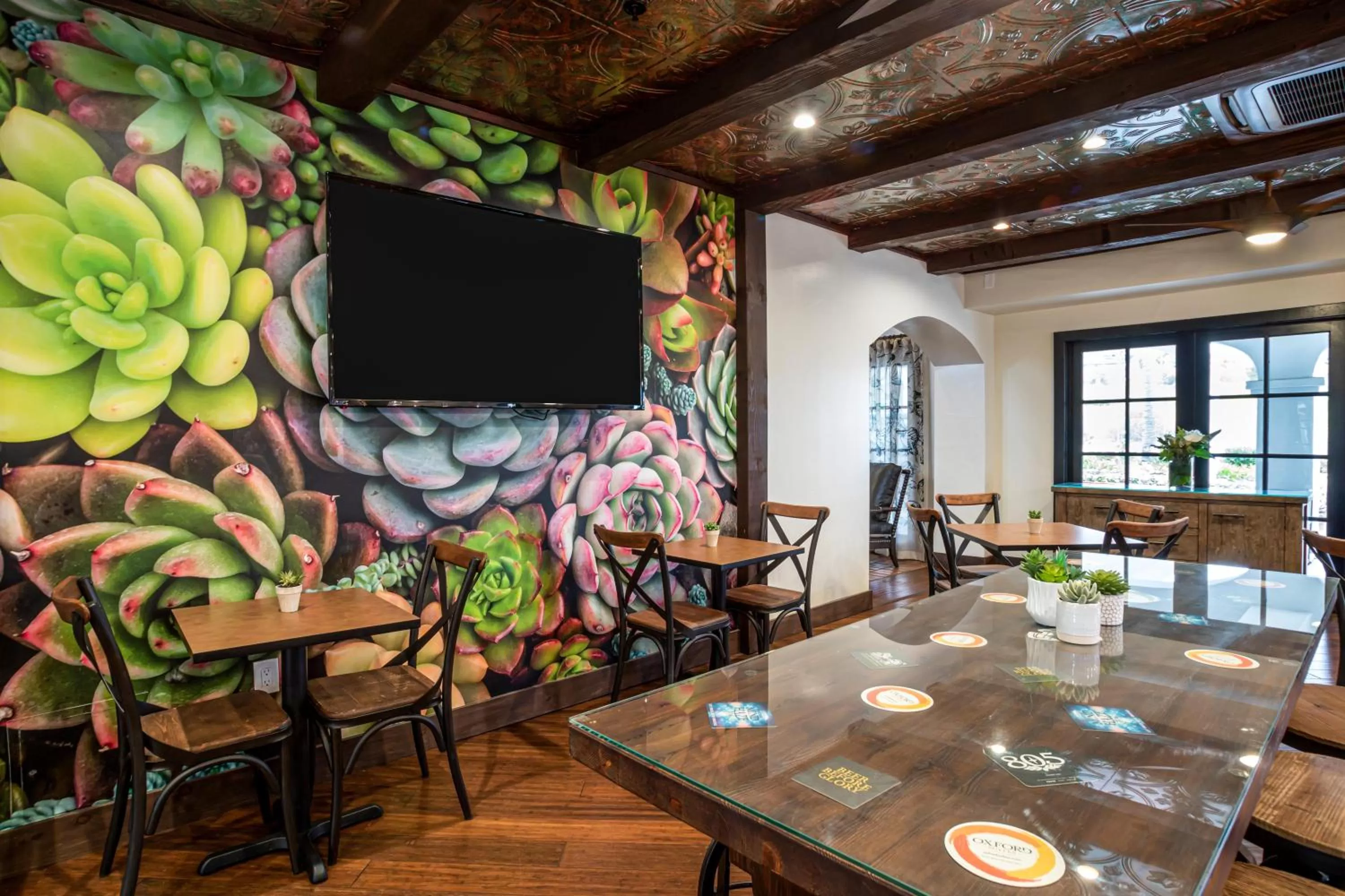 Lounge or bar in Oxford Suites Pismo Beach