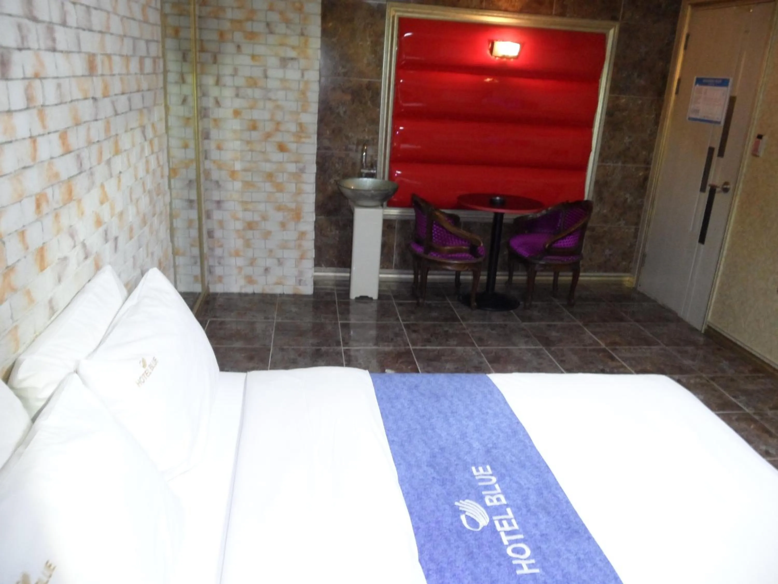 Seating area, Bed in Songdo Blue Hotel