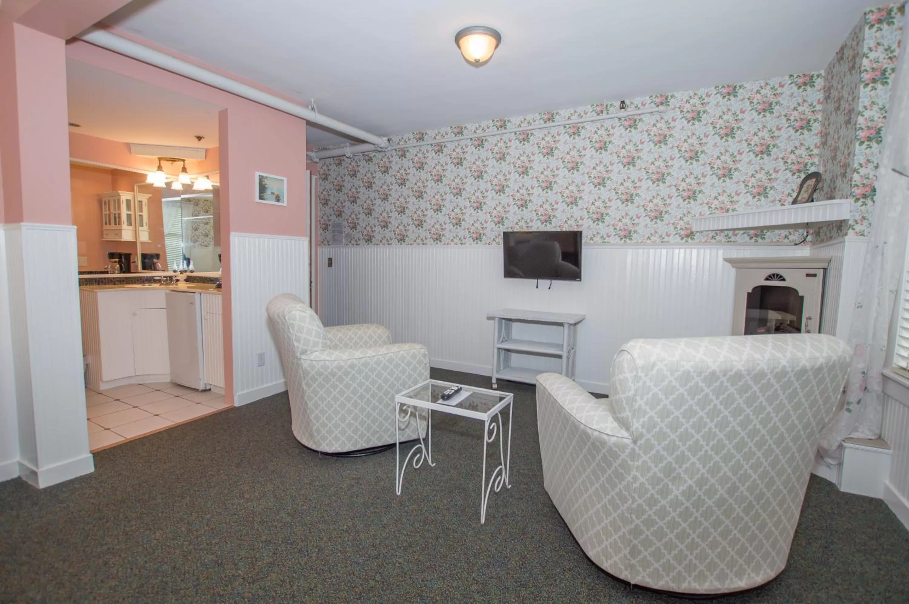 TV and multimedia in Terrace Inn and 1911 Restaurant