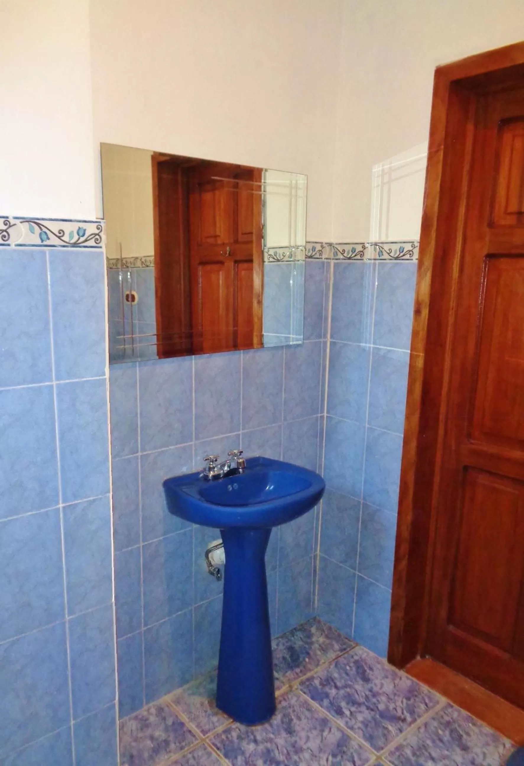 Shower, Bathroom in Livingston Resort Hotel