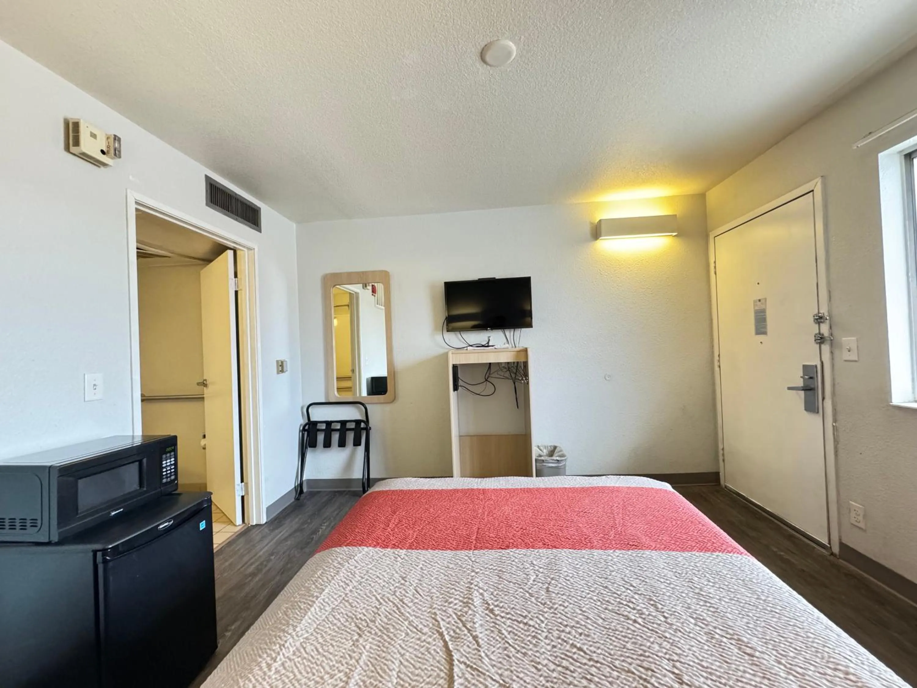 Bedroom, Bed in Motel 6-Casper, WY