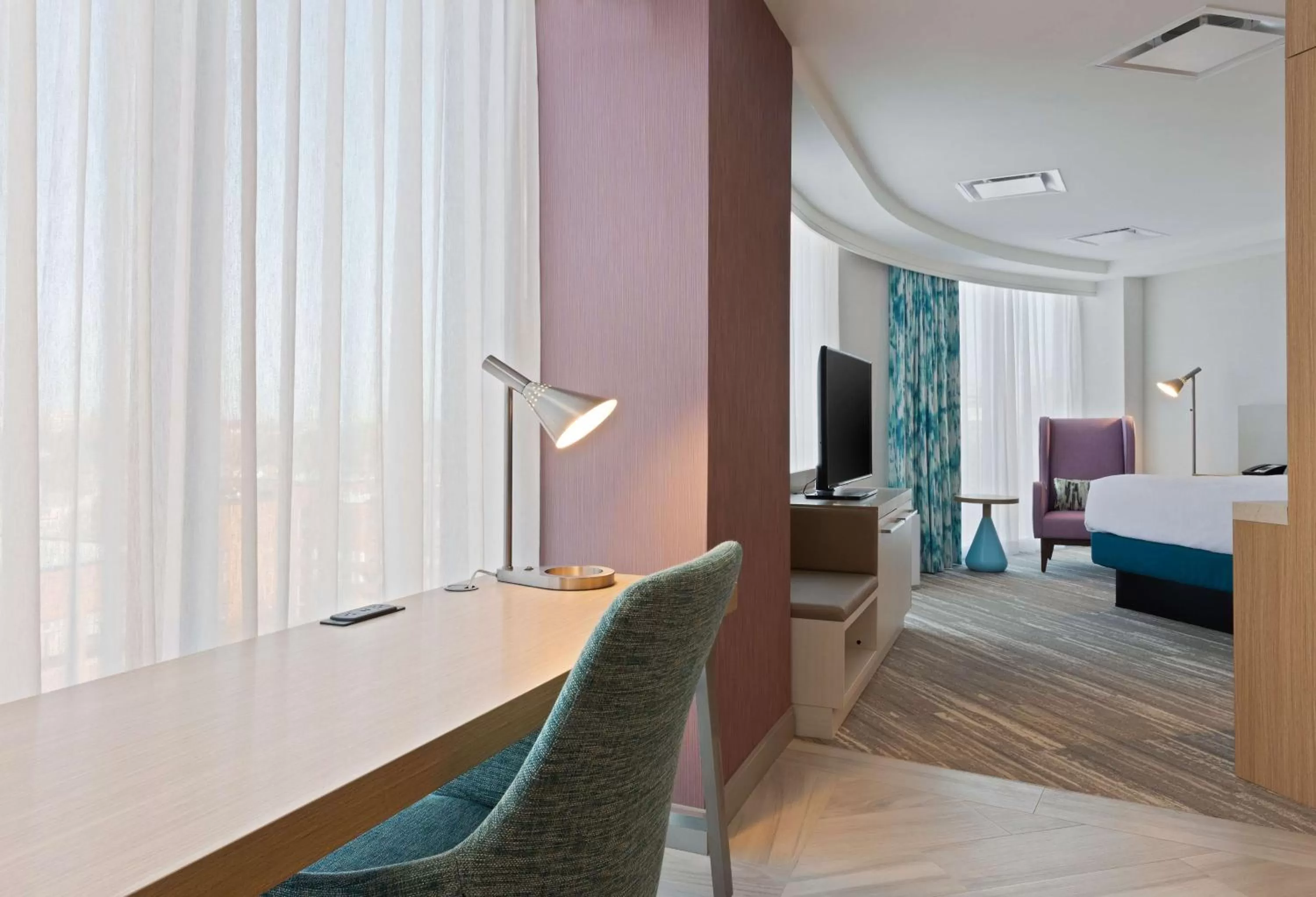 Bedroom, Bed in Hilton Garden Inn Boston Brookline, Ma