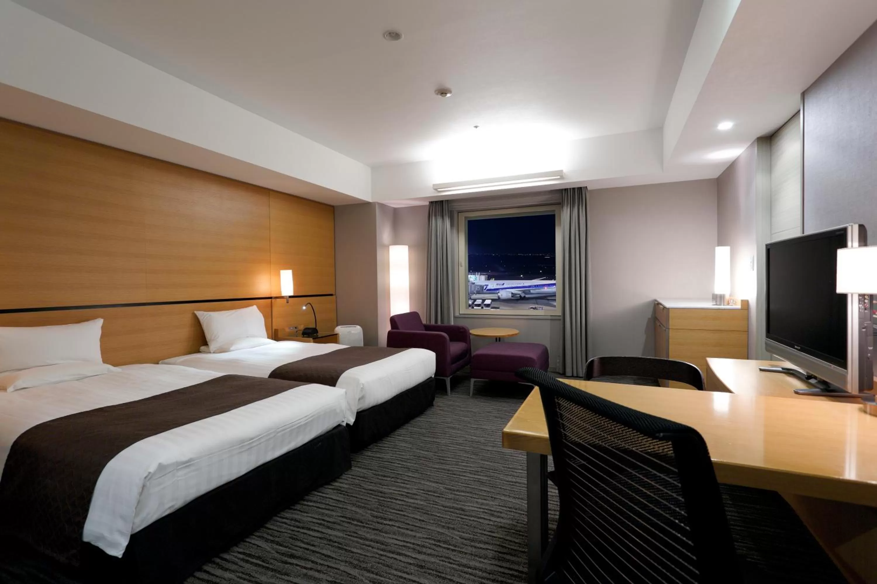 Photo of the whole room, Bed in Haneda Excel Hotel Tokyu Haneda Airport Terminal 2