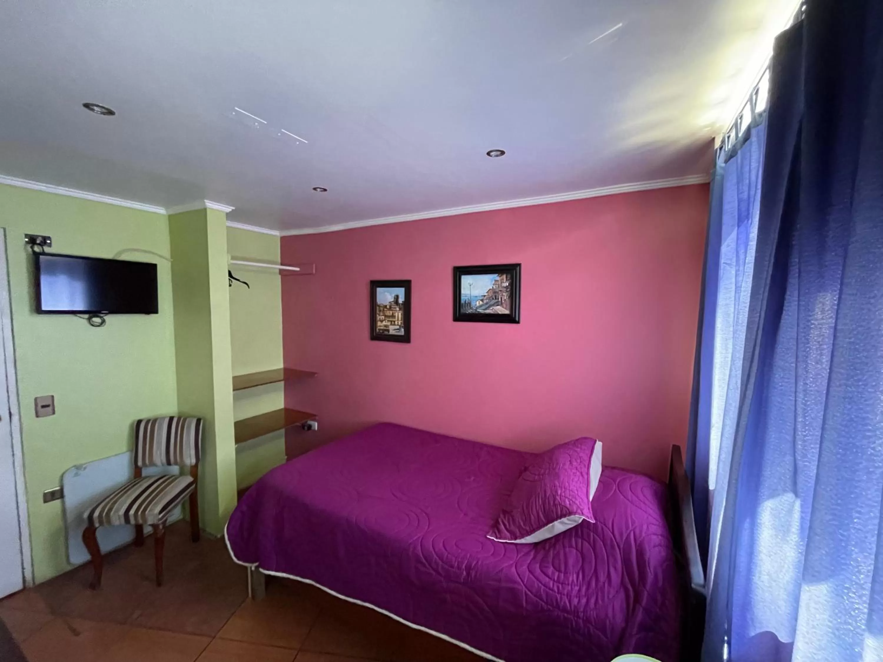 Photo of the whole room, Bed in Hostal Recuerdos de Familia