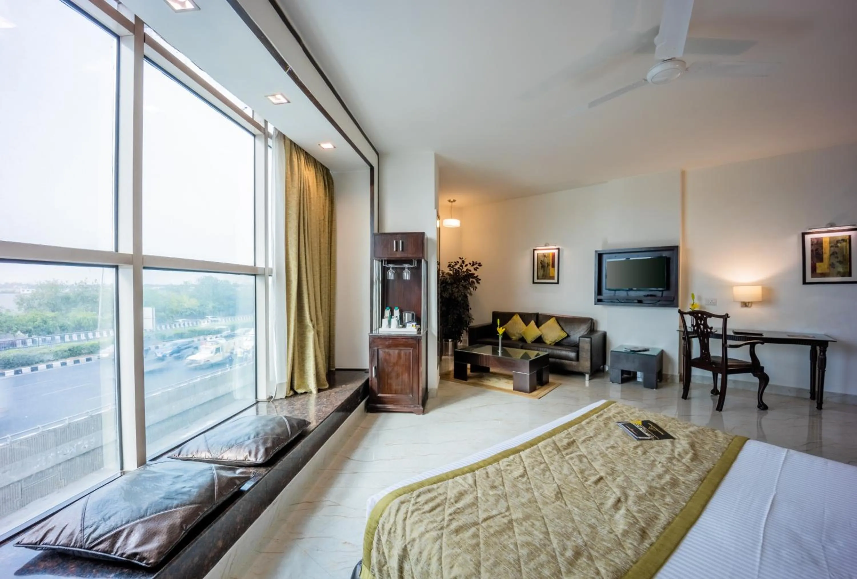 Bedroom, Bed in Hotel Shanti Palace Mahipalpur