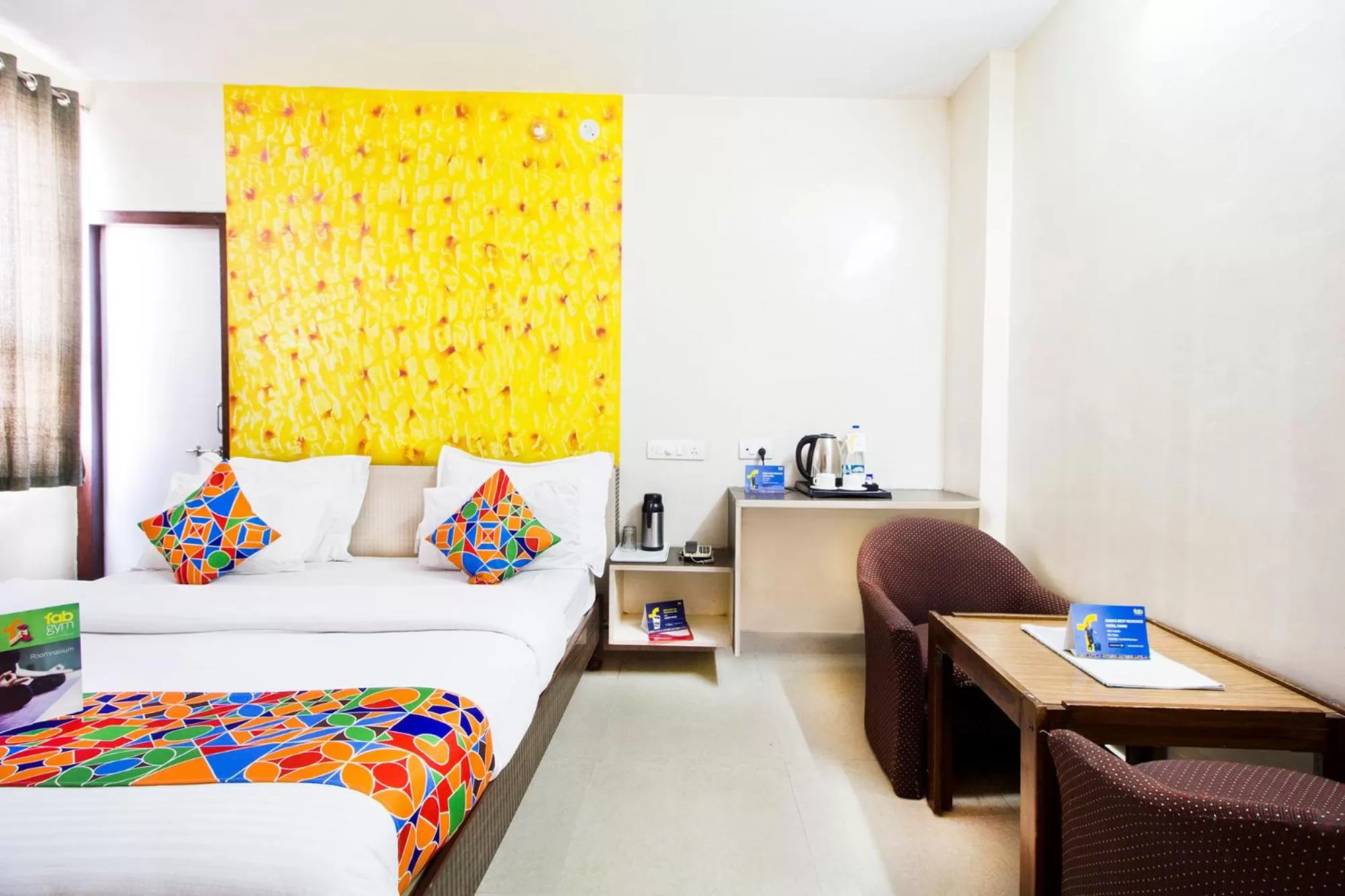 Bedroom, Bed in Hotel Omni Plaza