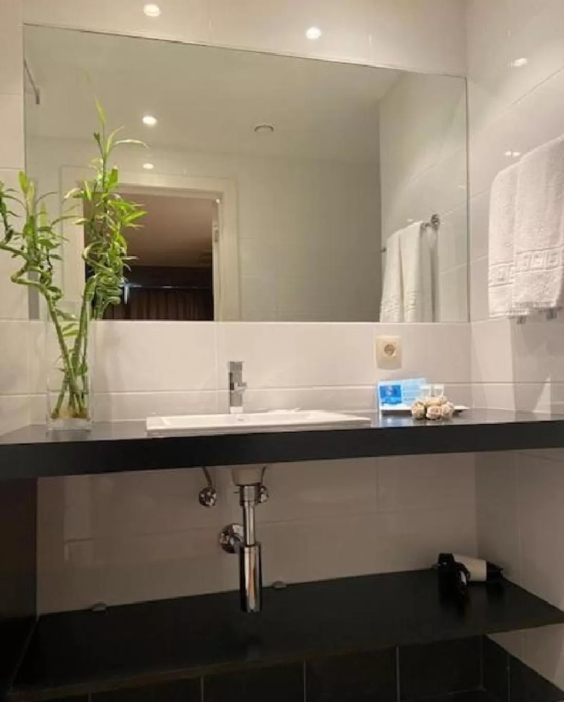 Bathroom in MAS Aparthotel EU