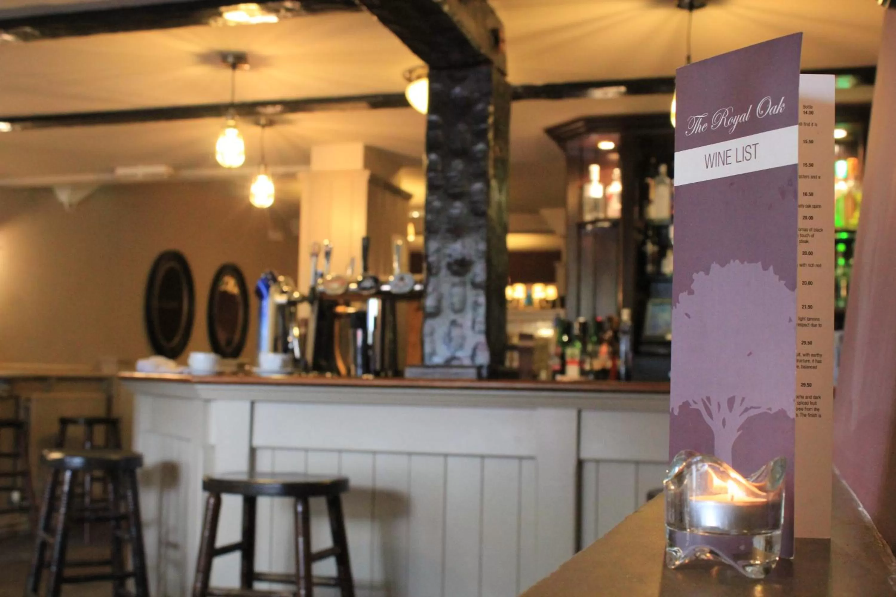 Lounge or bar in Royal Oak Hotel