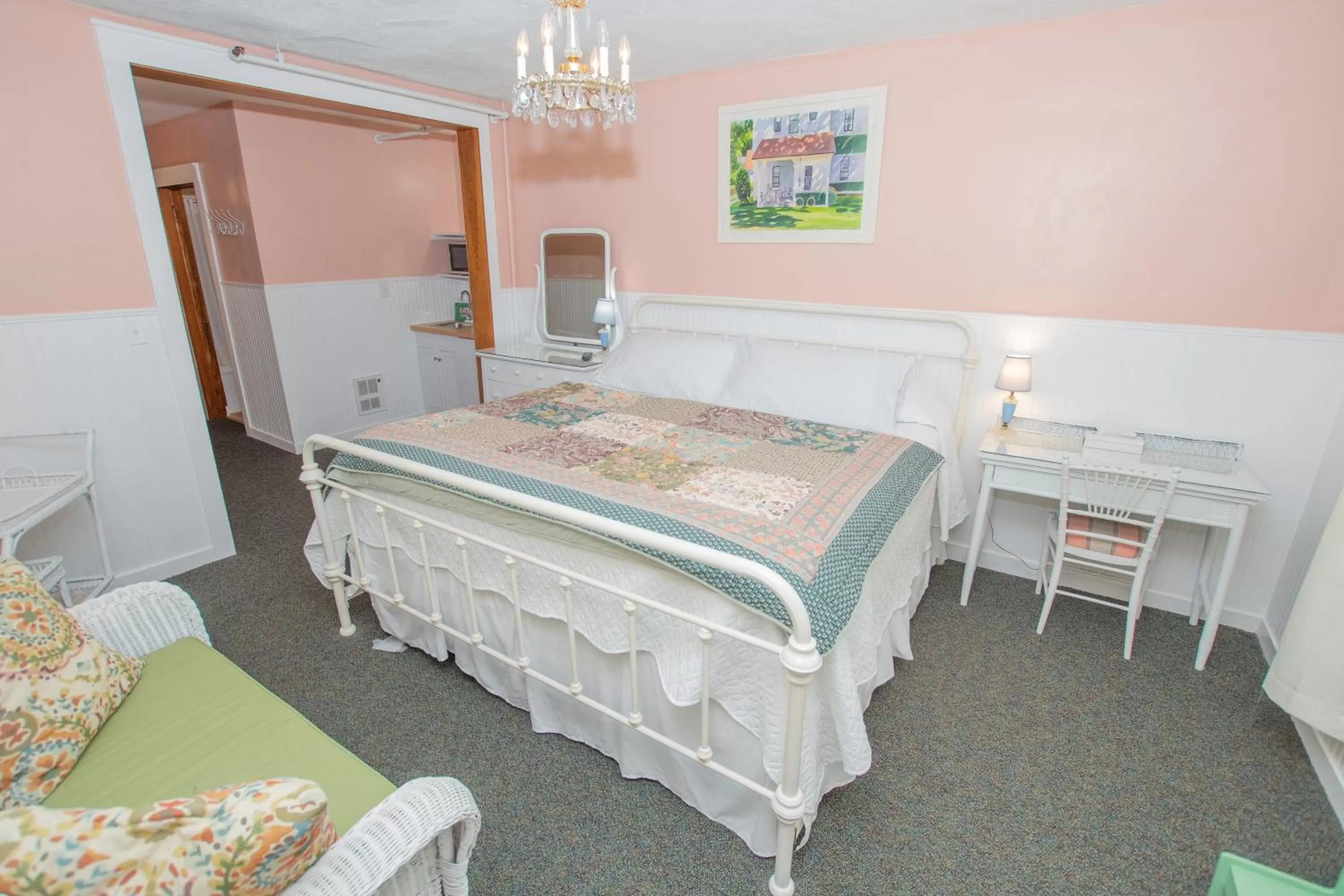 Bed in Terrace Inn and 1911 Restaurant