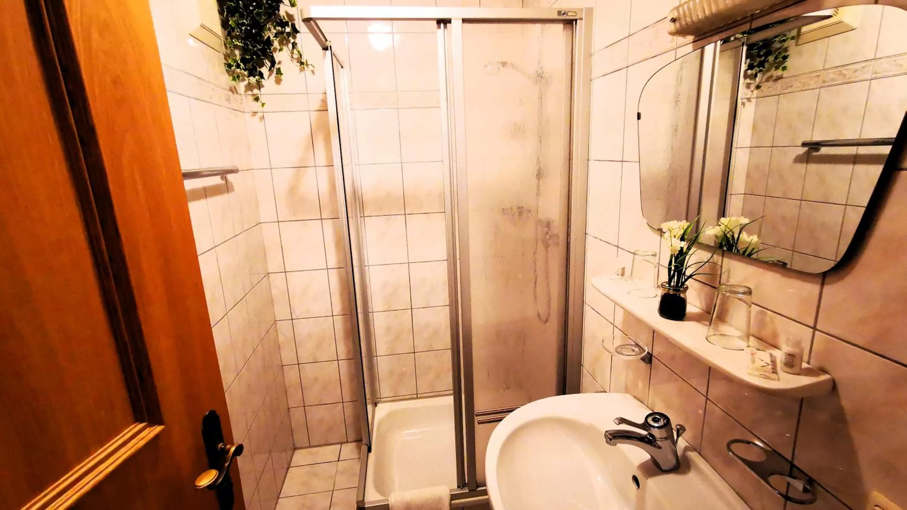 Shower, Bathroom in Gasthof Geronimo