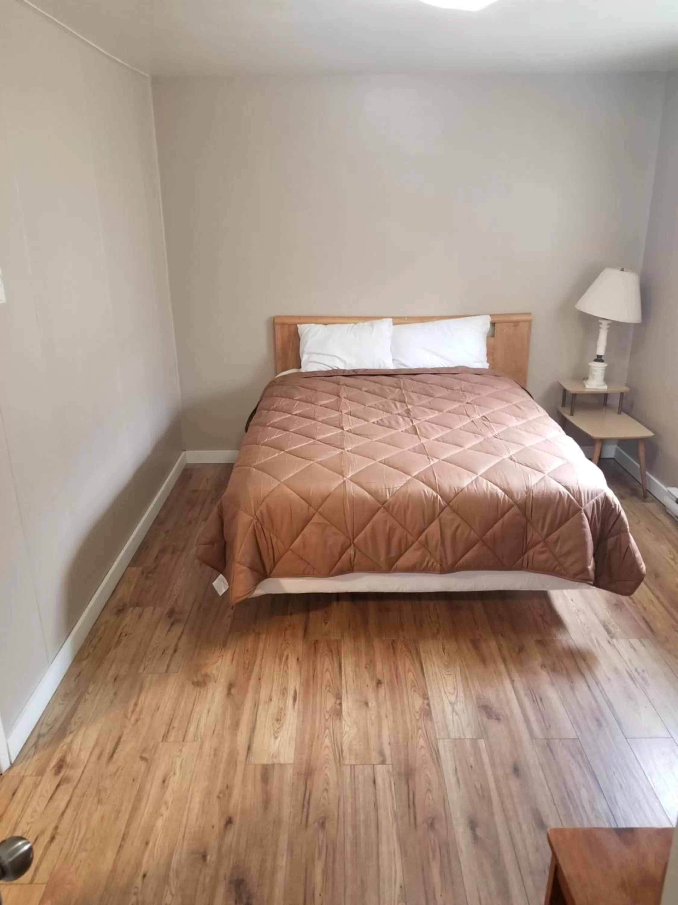 Bed in Apple Tree Inn