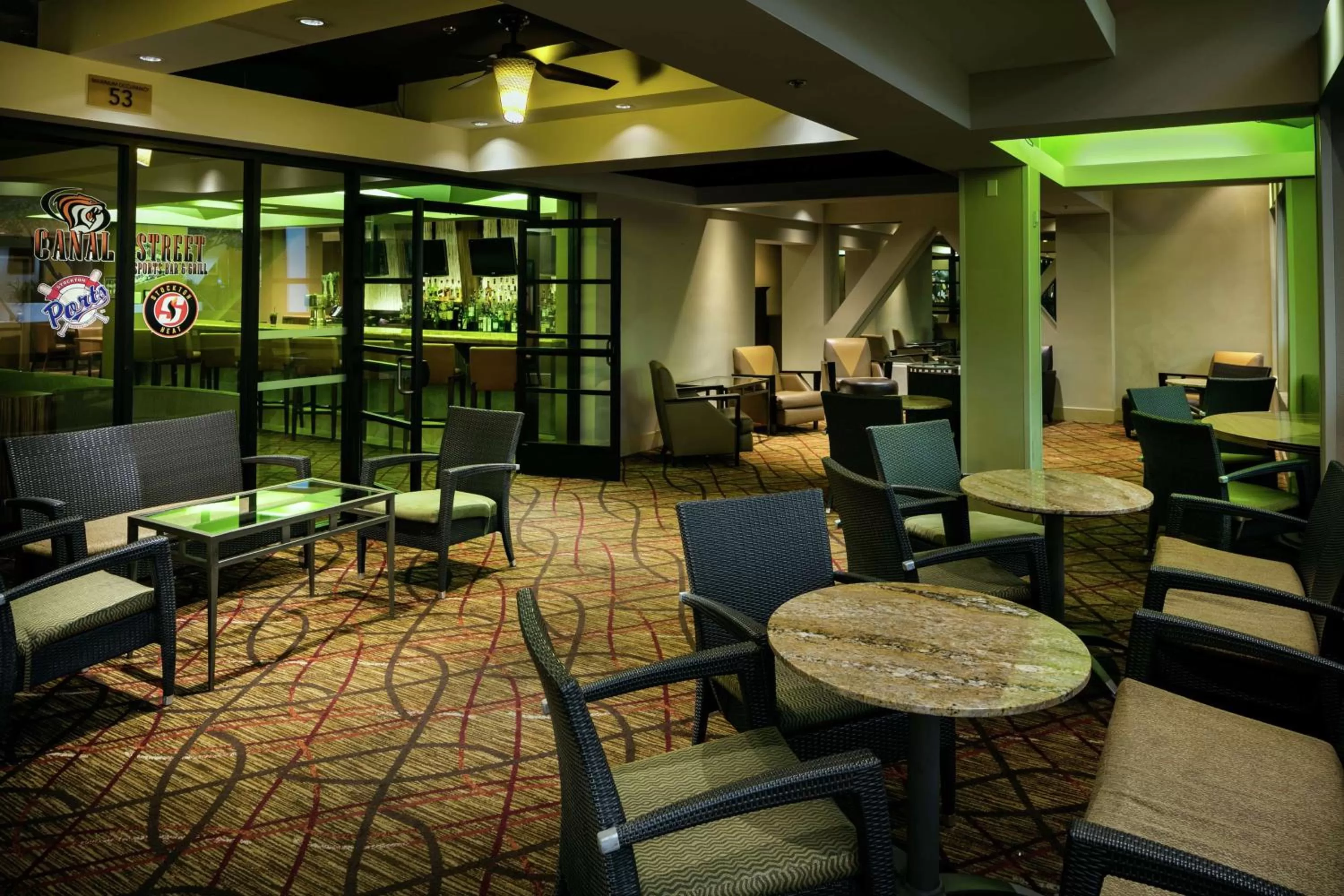 Lounge or bar in Hilton Stockton