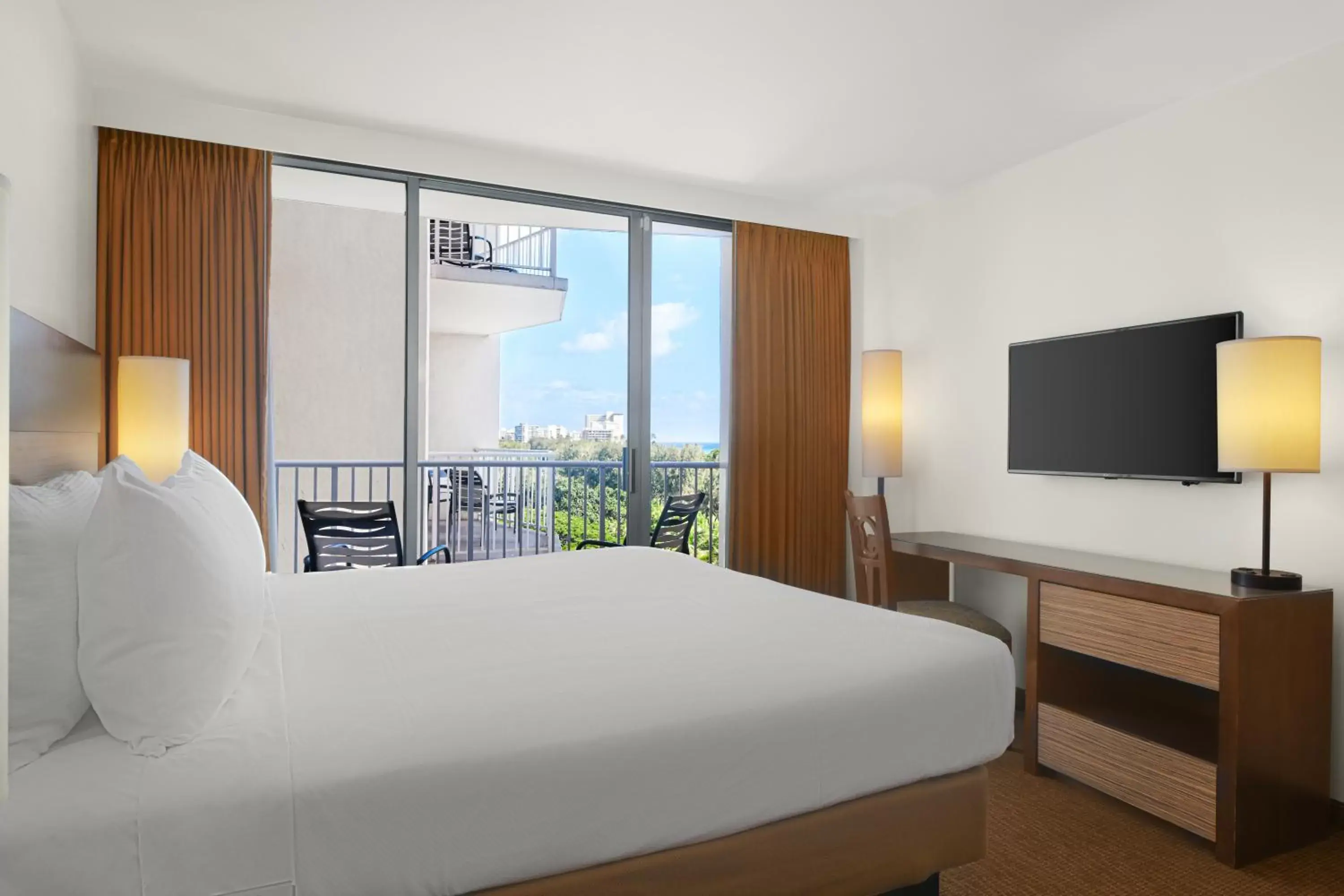 Partial Ocean View King in Park Shore Waikiki Partial Ocean View King in Park Shore Waikiki