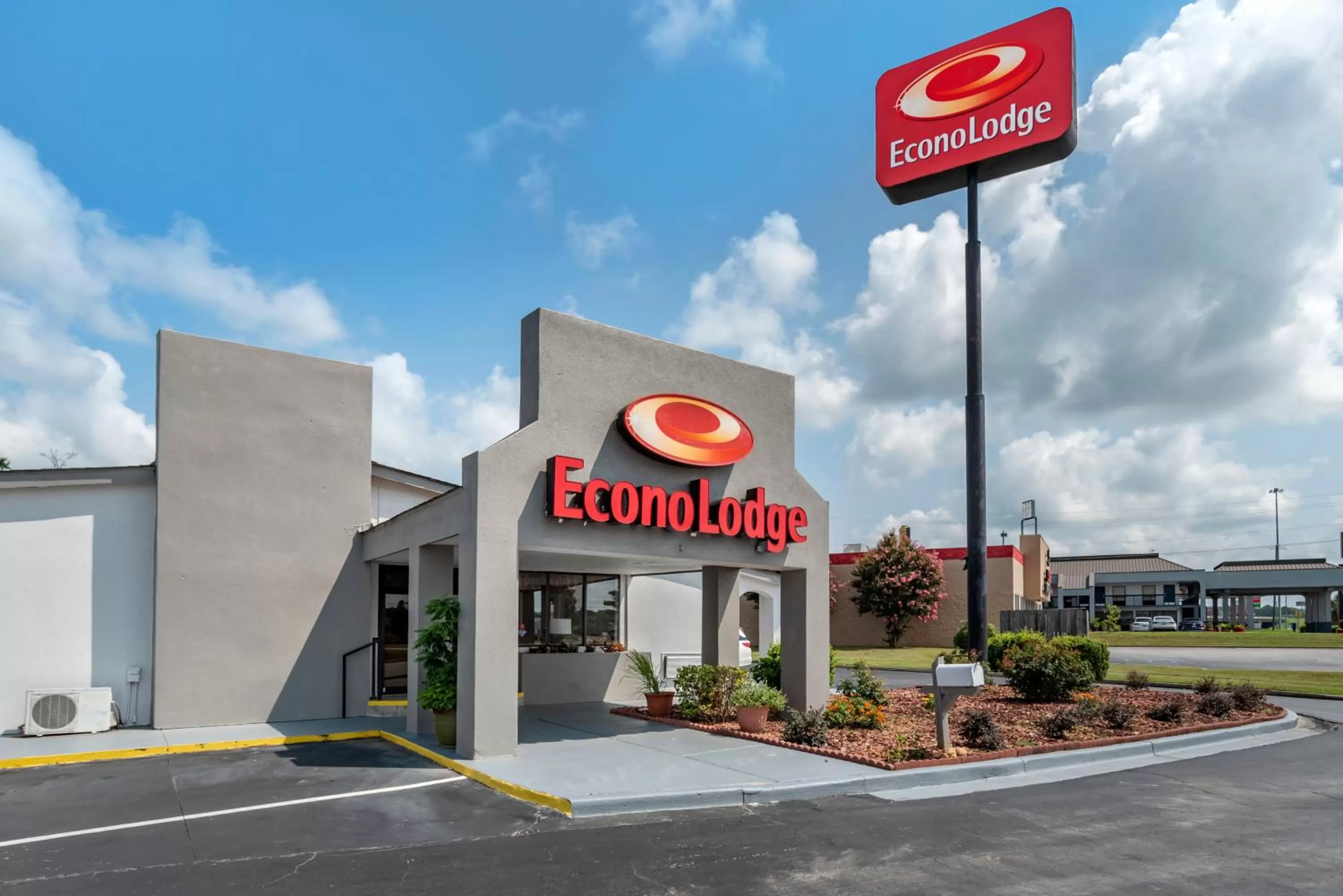 Property building in Econo Lodge Oxford near Choccolocco Park