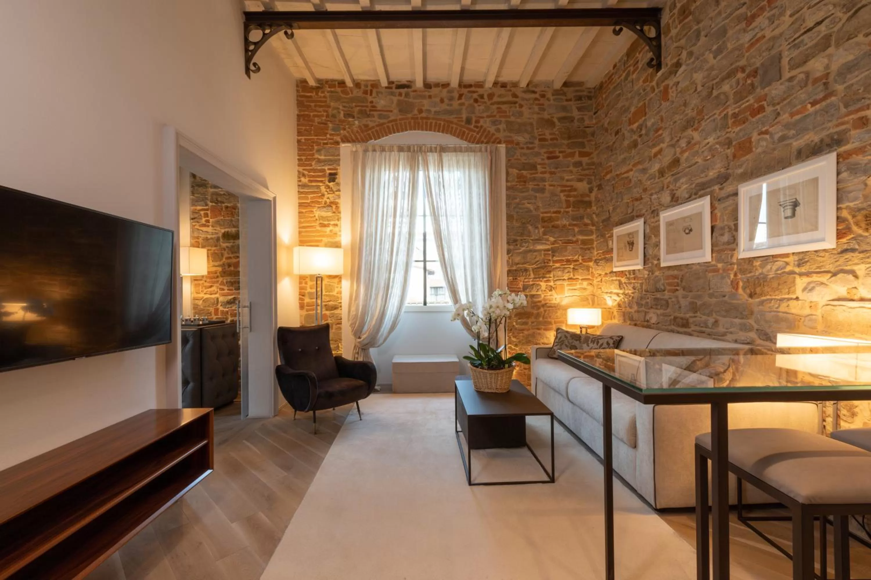 TV and multimedia, Bed in Donati Luxury Tower Suites