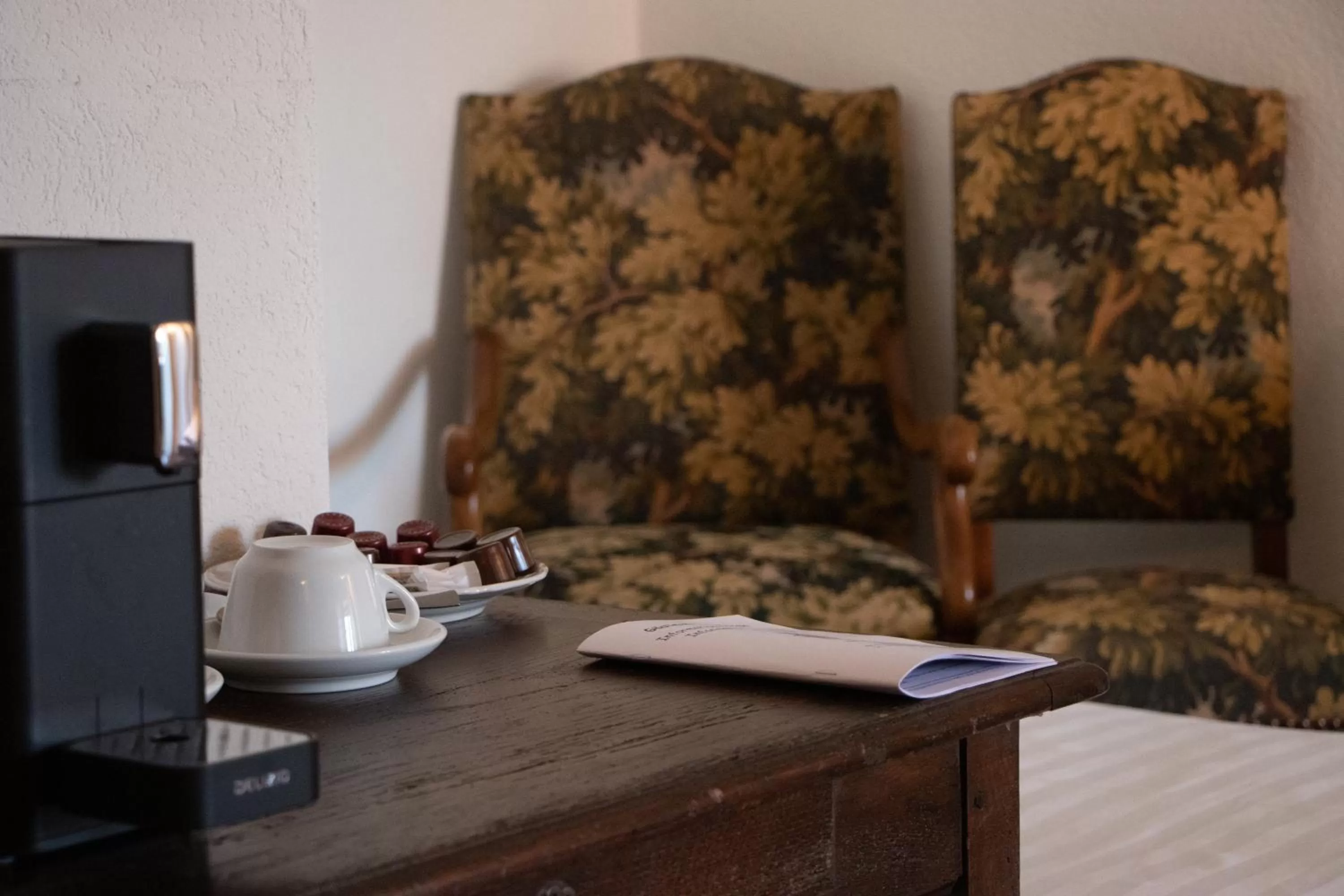 Coffee/tea facilities, Bed in Hotel & Restaurant Sternen Köniz bei Bern