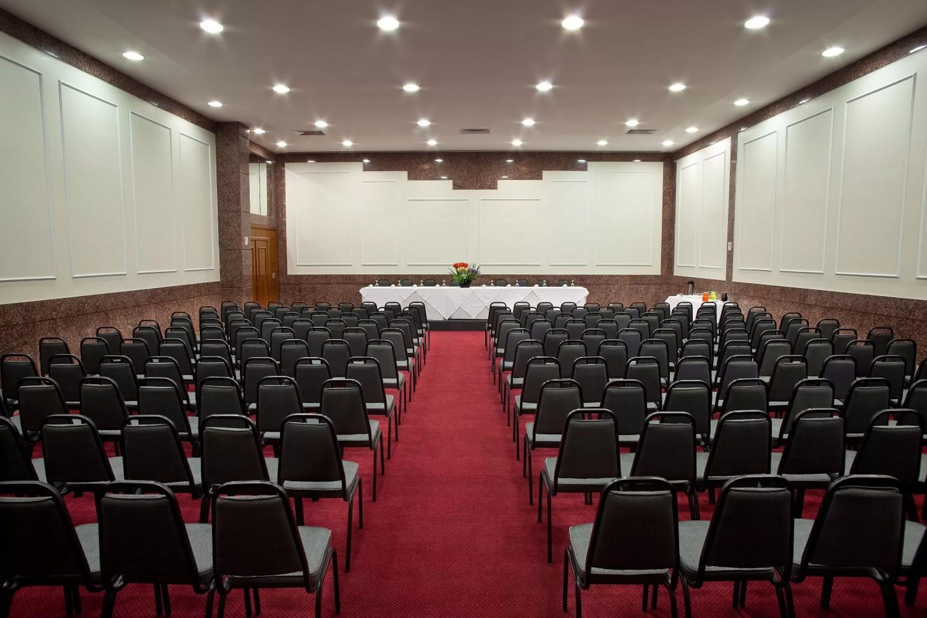 Business facilities in Boulevard Plaza