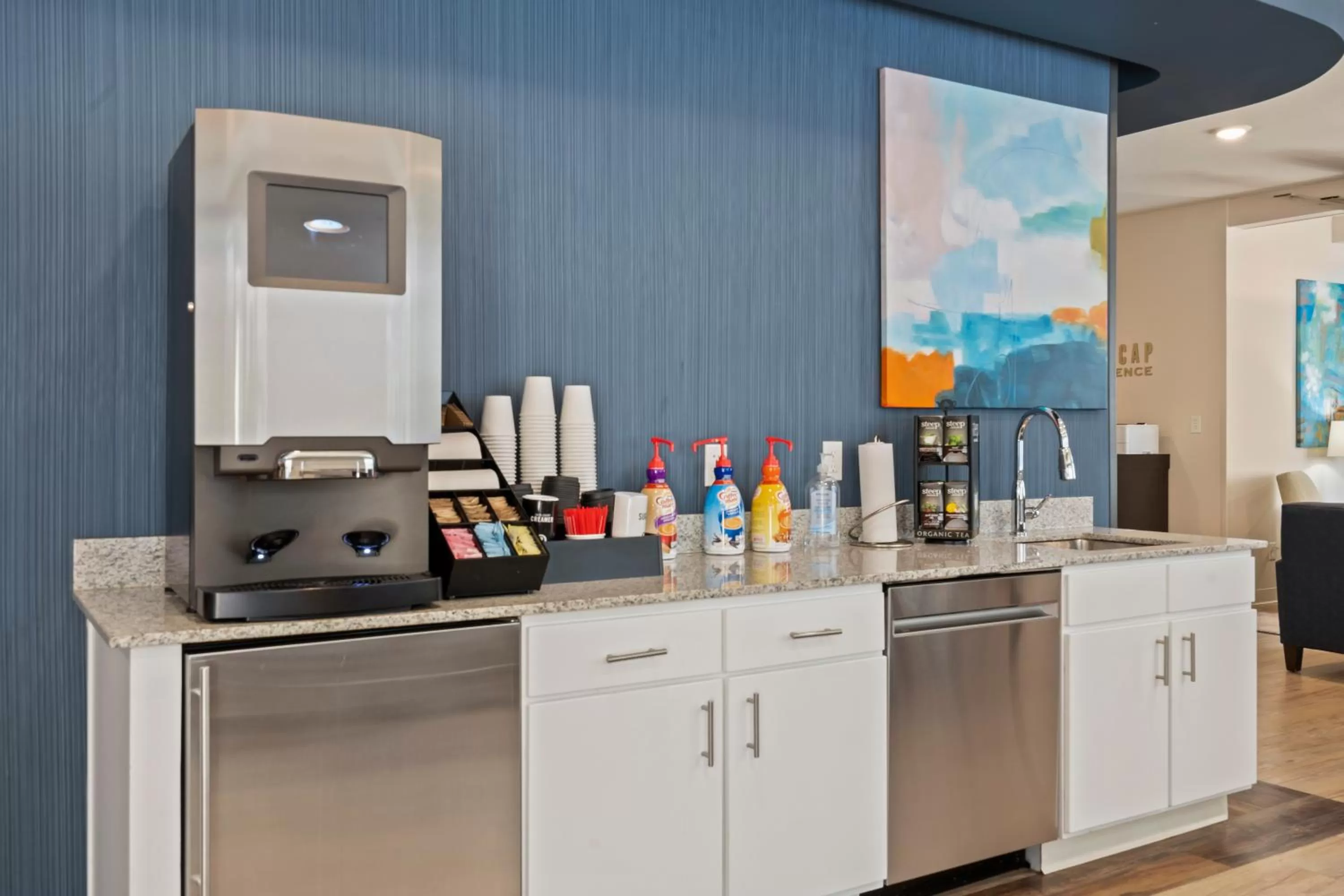 Coffee/tea facilities in WaterWalk Extended Stay by Wyndham Kansas City - Overland Pk