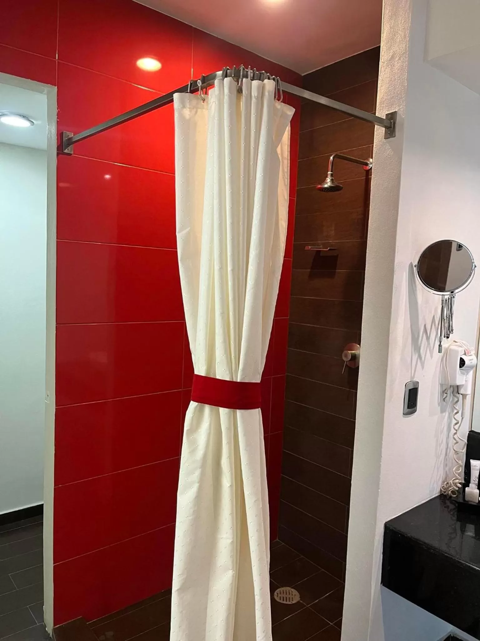 Shower in Zújmú Business Boutique Hotel