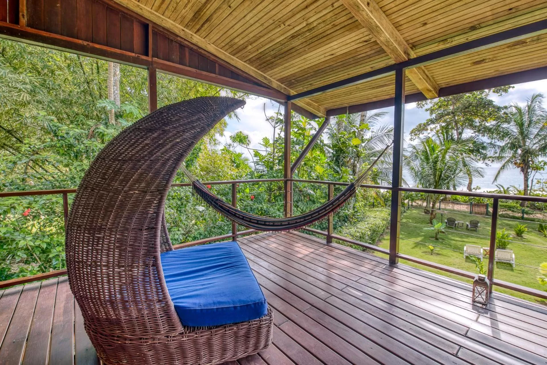 Patio, Balcony/Terrace in Oasis Bluff Beach