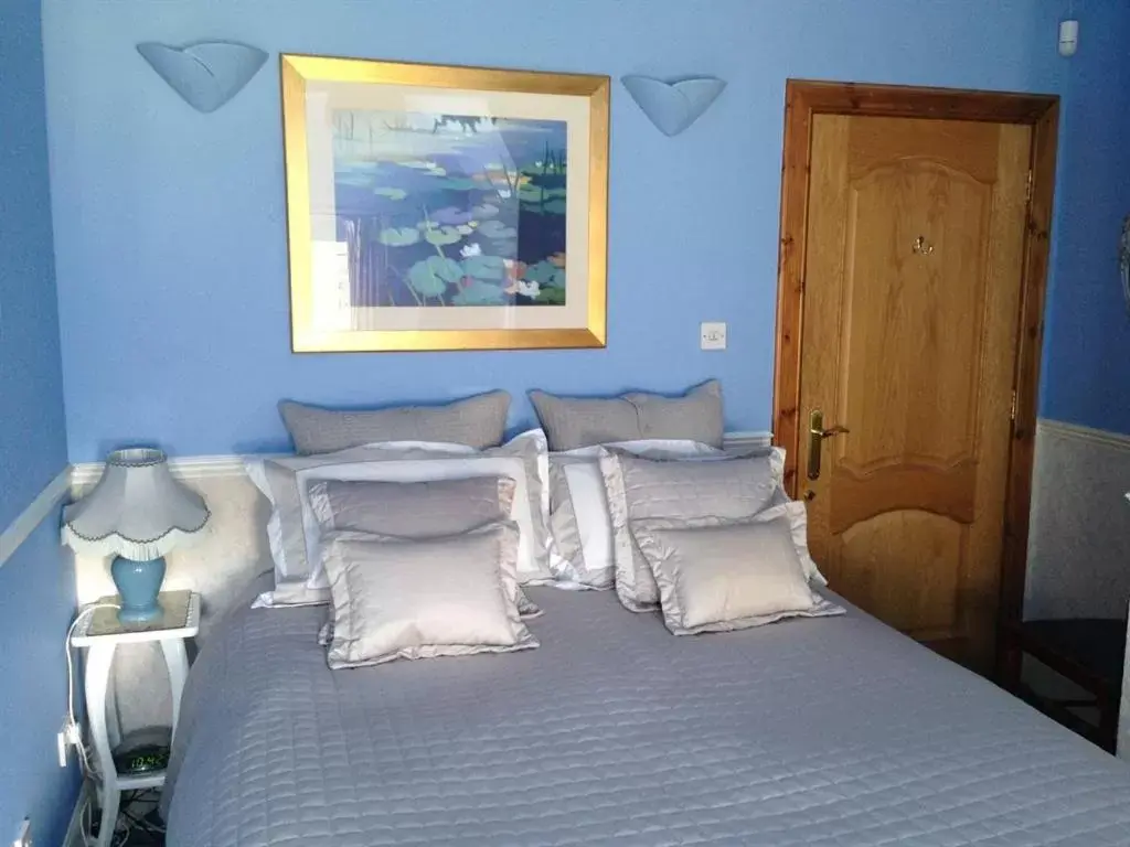 Standard Triple Room in Carmichael Standard Triple Room in Carmichael