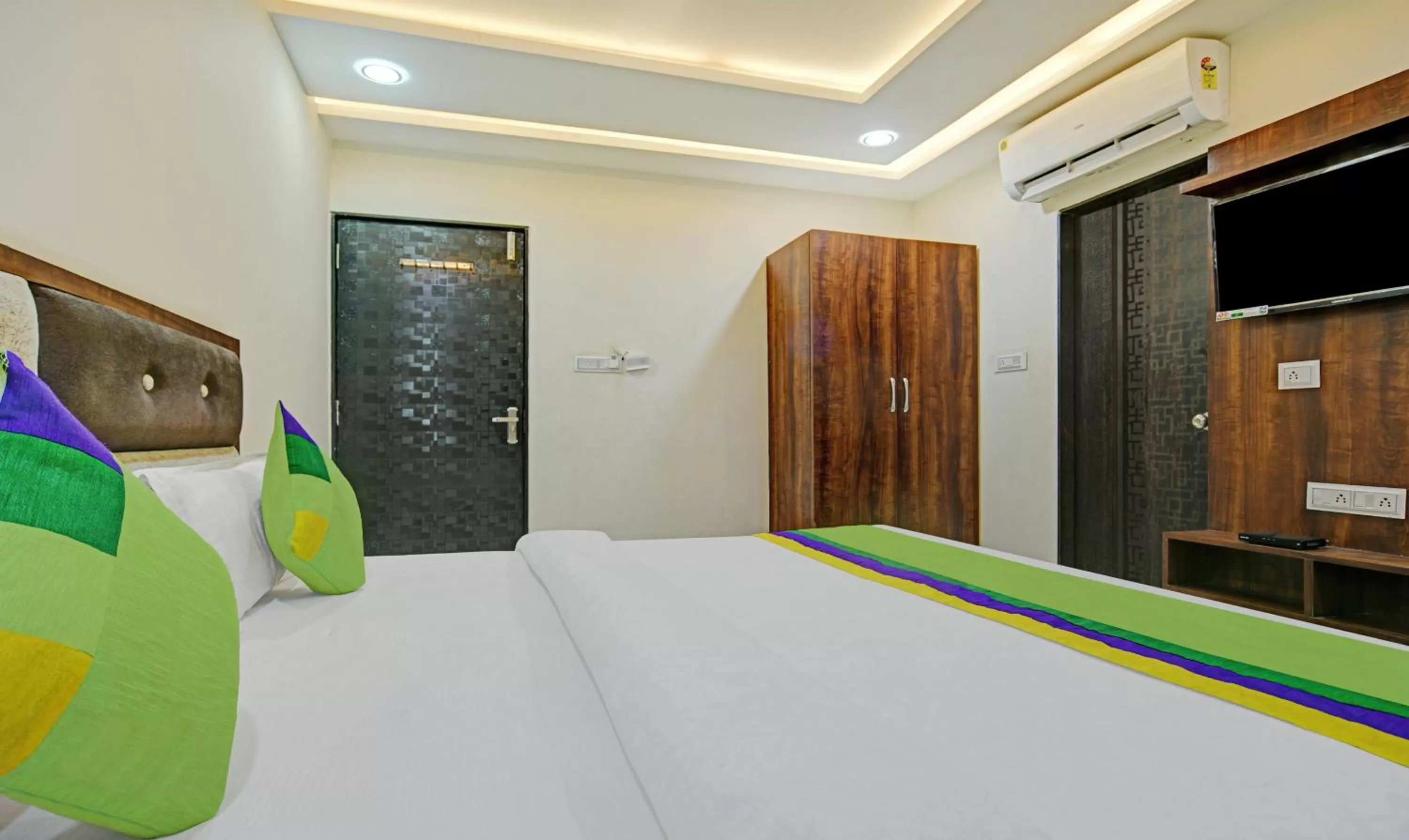 Bedroom in Treebo Jayshree Palace C21 Business Park