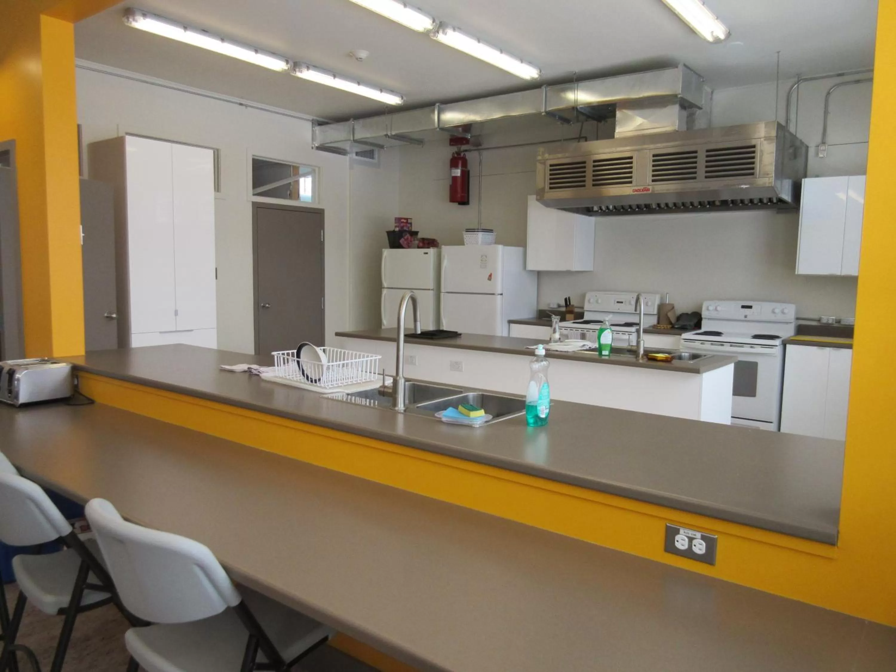 Kitchen or kitchenette, Kitchen/Kitchenette in Auberge La Petite École de Forillon