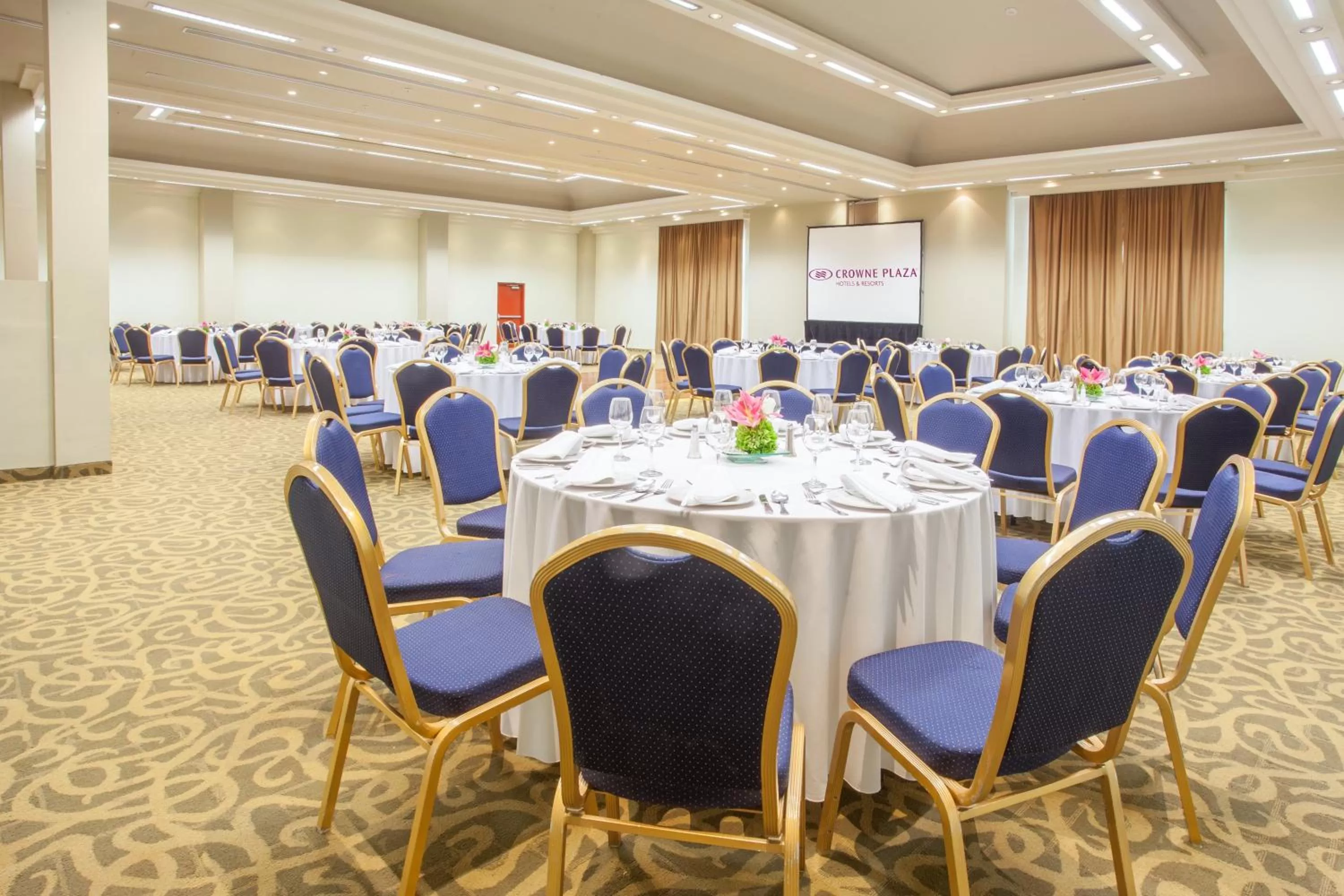 Meeting/conference room in Crowne Plaza Monterrey Aeropuerto by IHG
