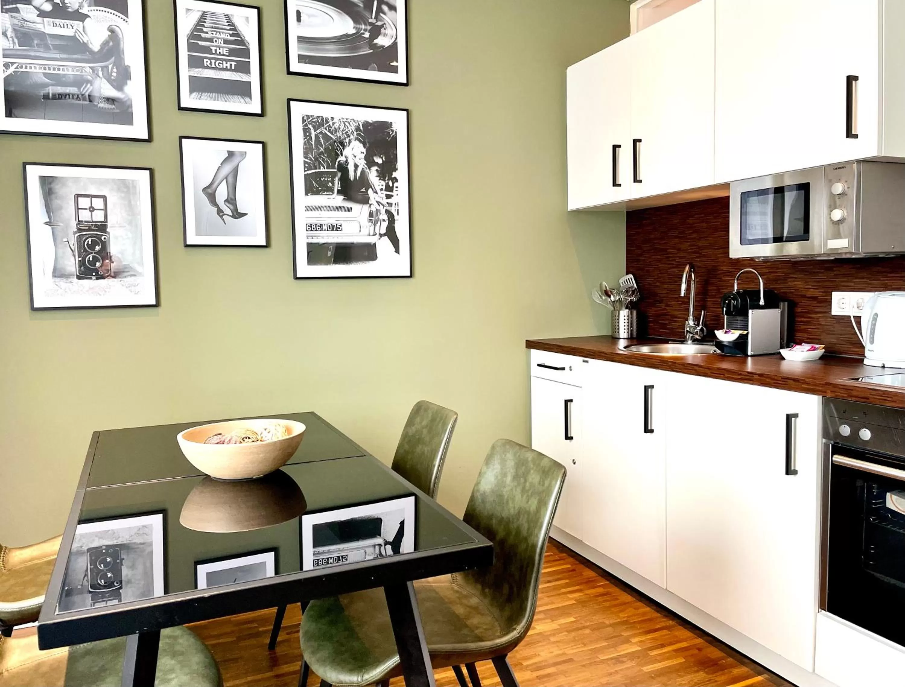 Dining area in zeitwohnhaus SUITE-HOTEL & SERVICED APARTMENTS