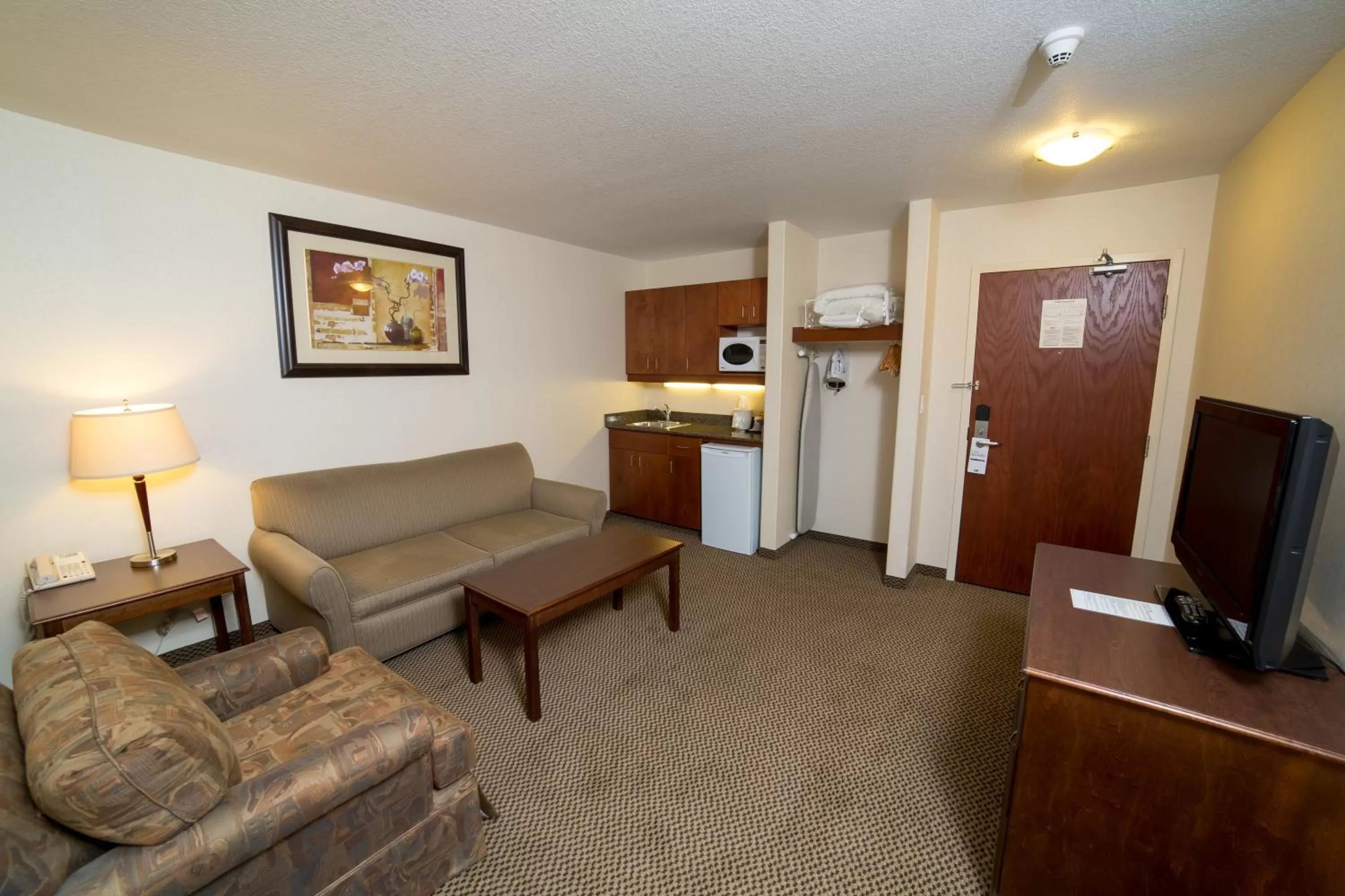 Coffee/tea facilities in Holiday Inn Express & Suites Drayton Valley by IHG