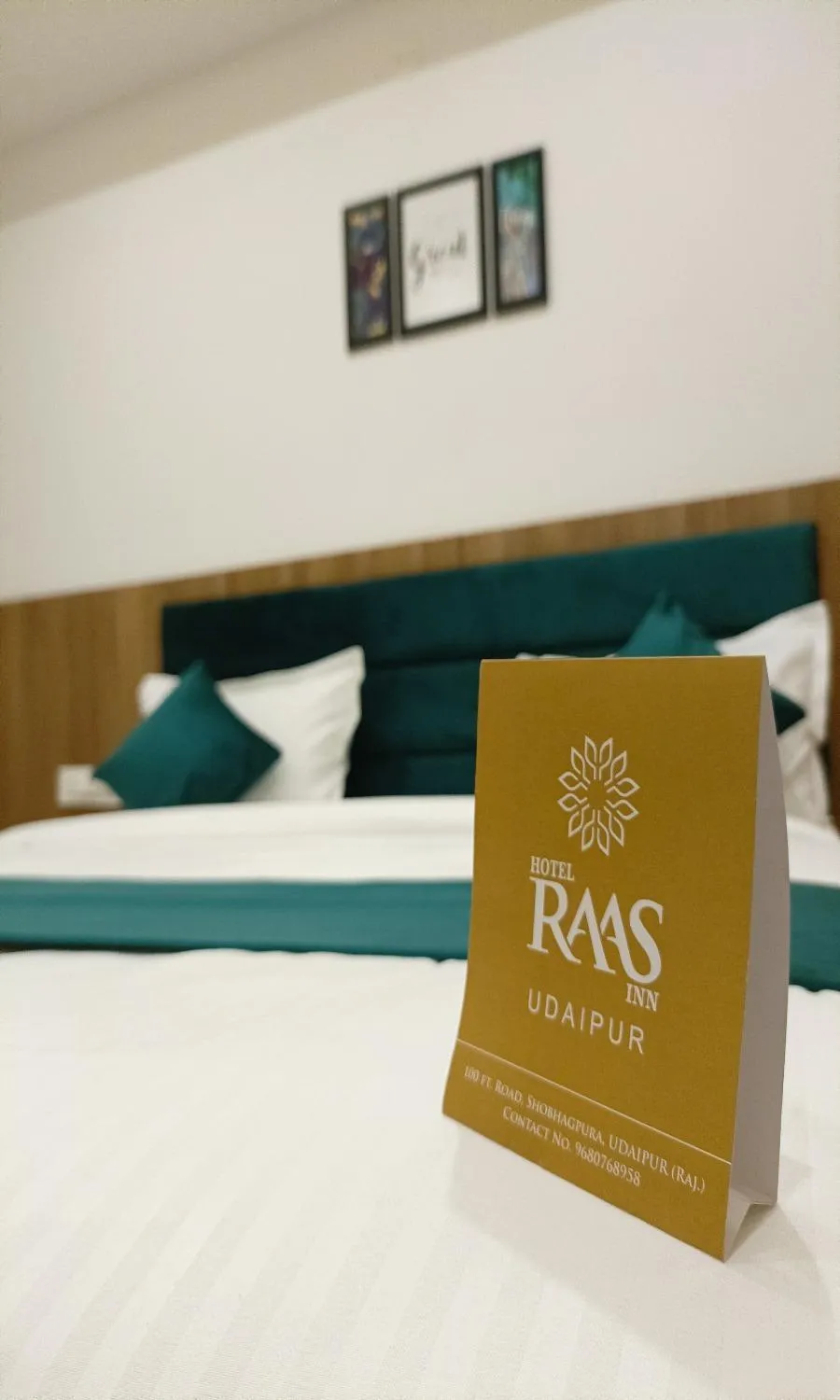 Bed in Hotel Raas Inn, New Hotel
