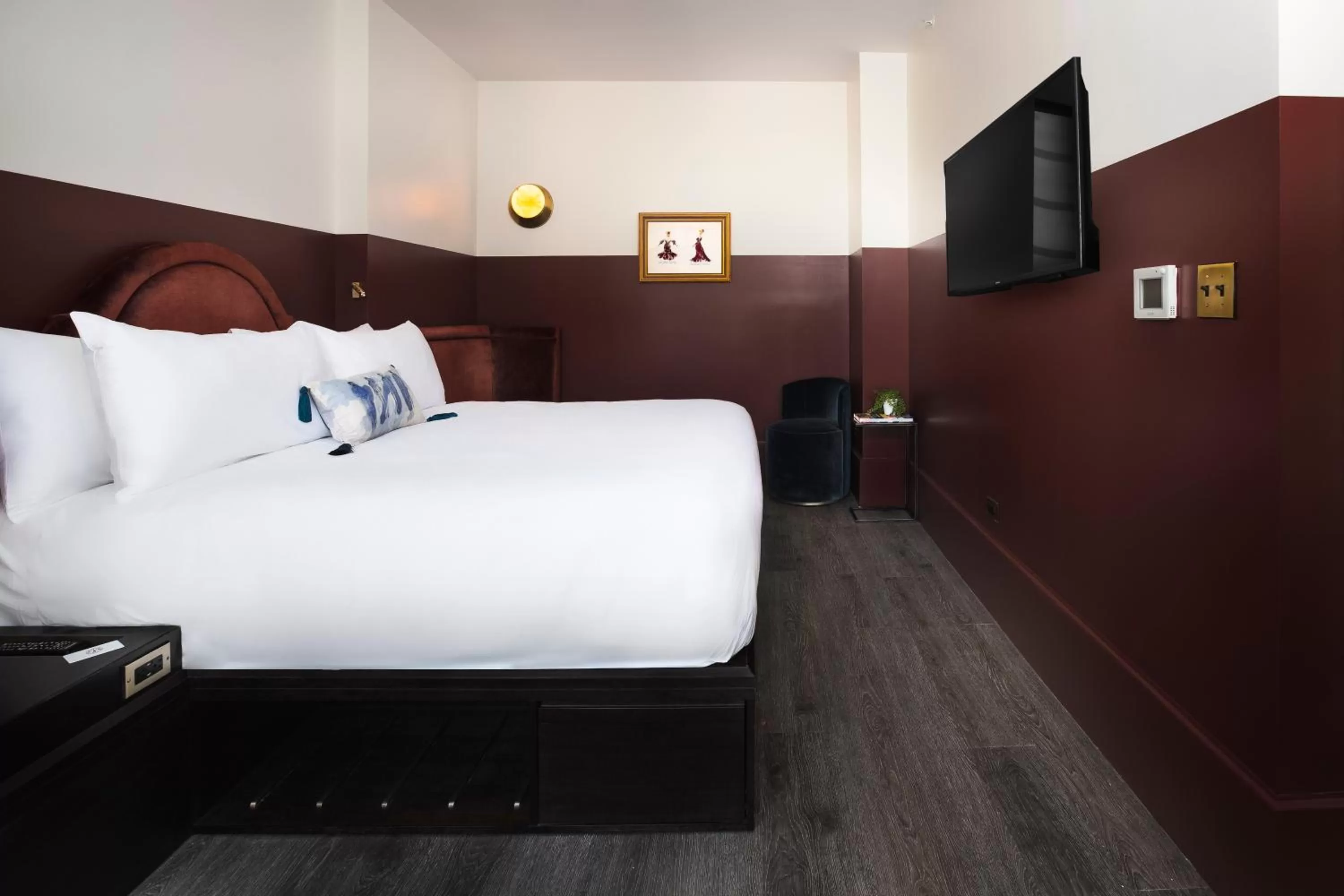 Bedroom, Bed in CIVILIAN Hotel