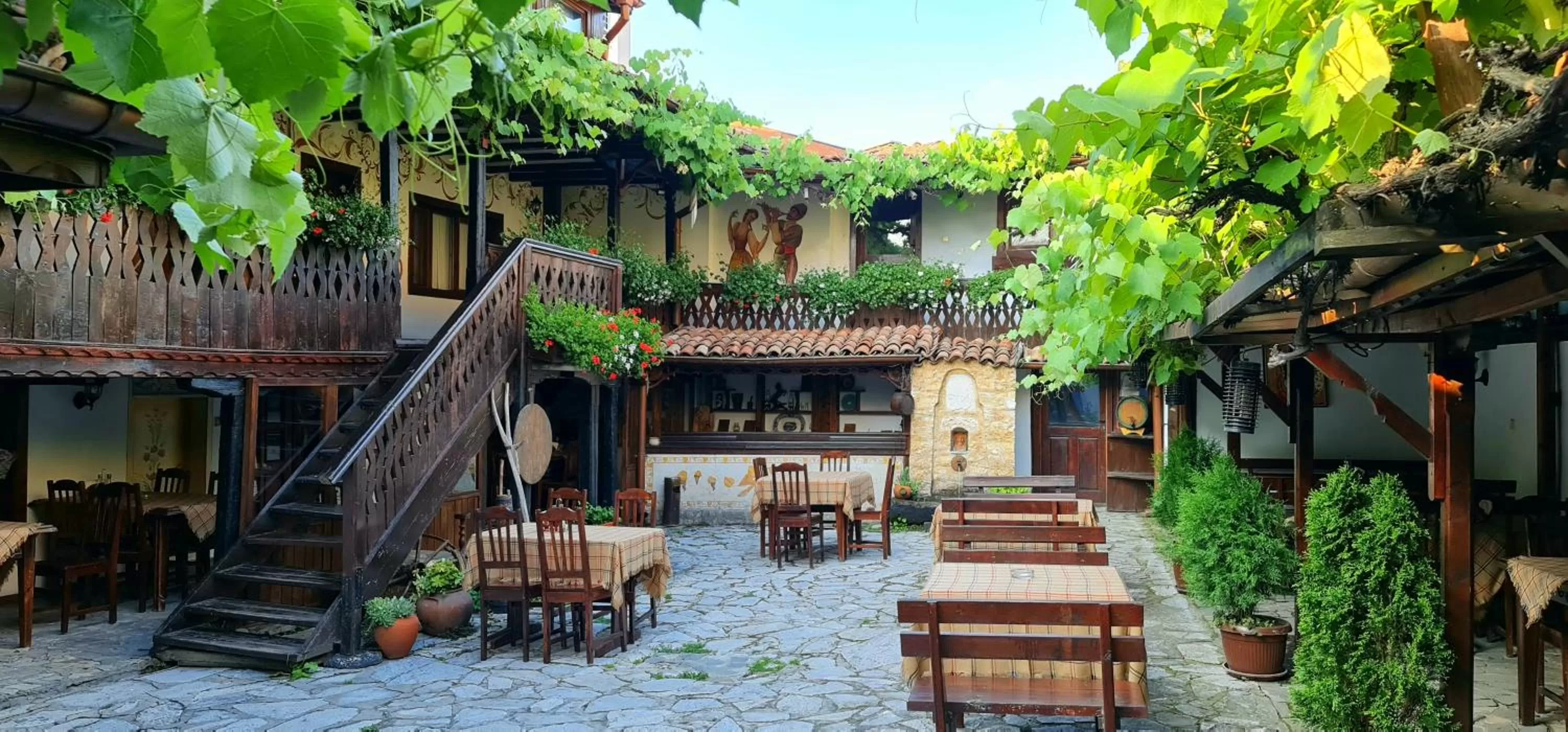 Restaurant/Places to Eat in The Old House Family Hotel