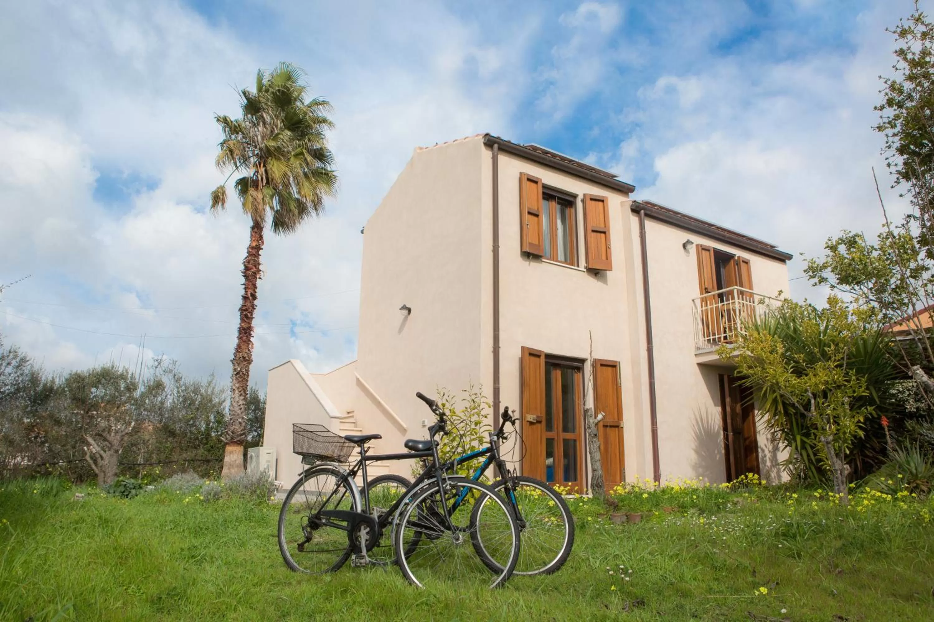 Property building in Alghero in bicicletta