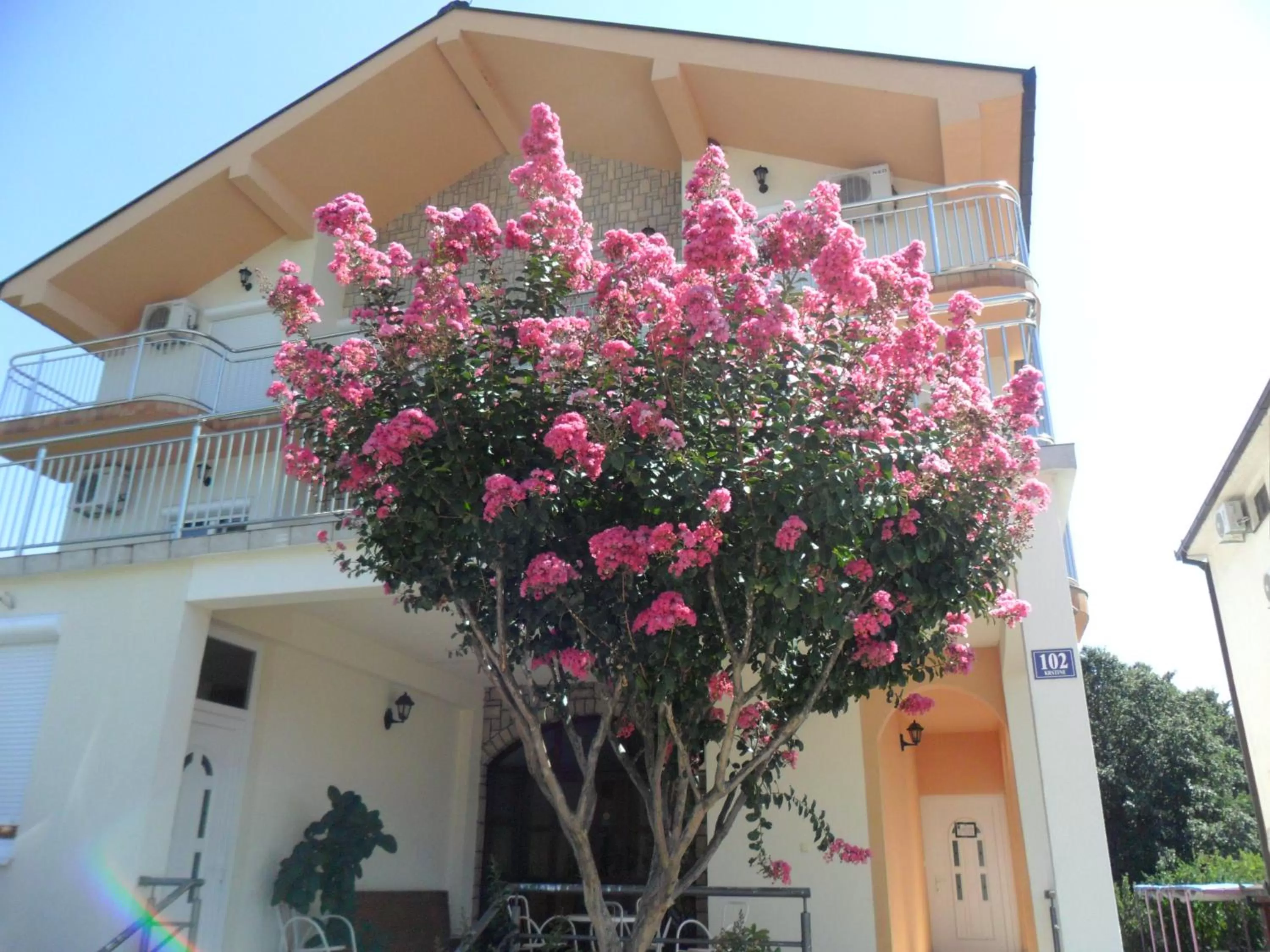 Facade/Entrance in Rooms MBM