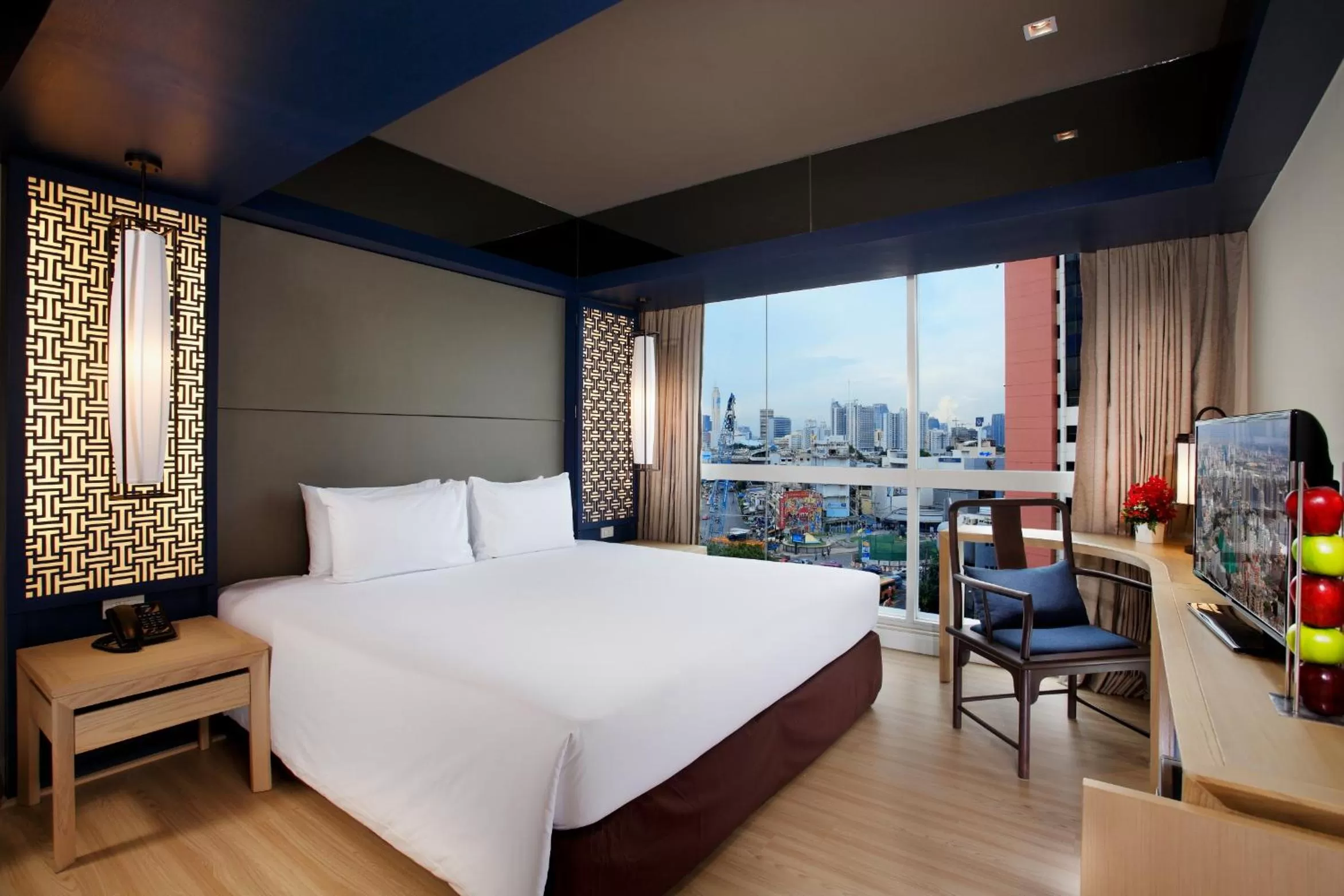 Bed in The Quarter Hualamphong by UHG