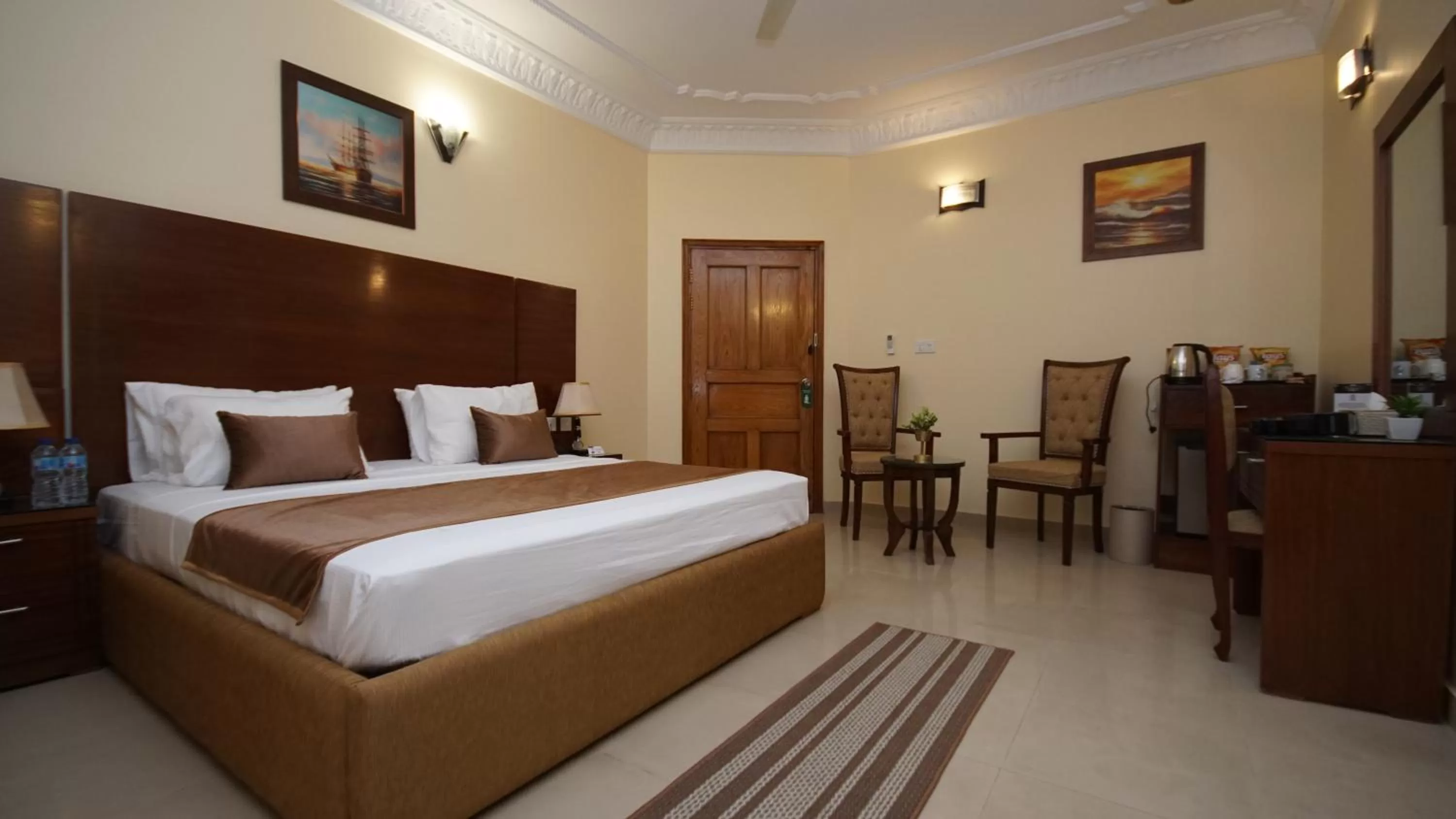 Bed in World Inn Karachi