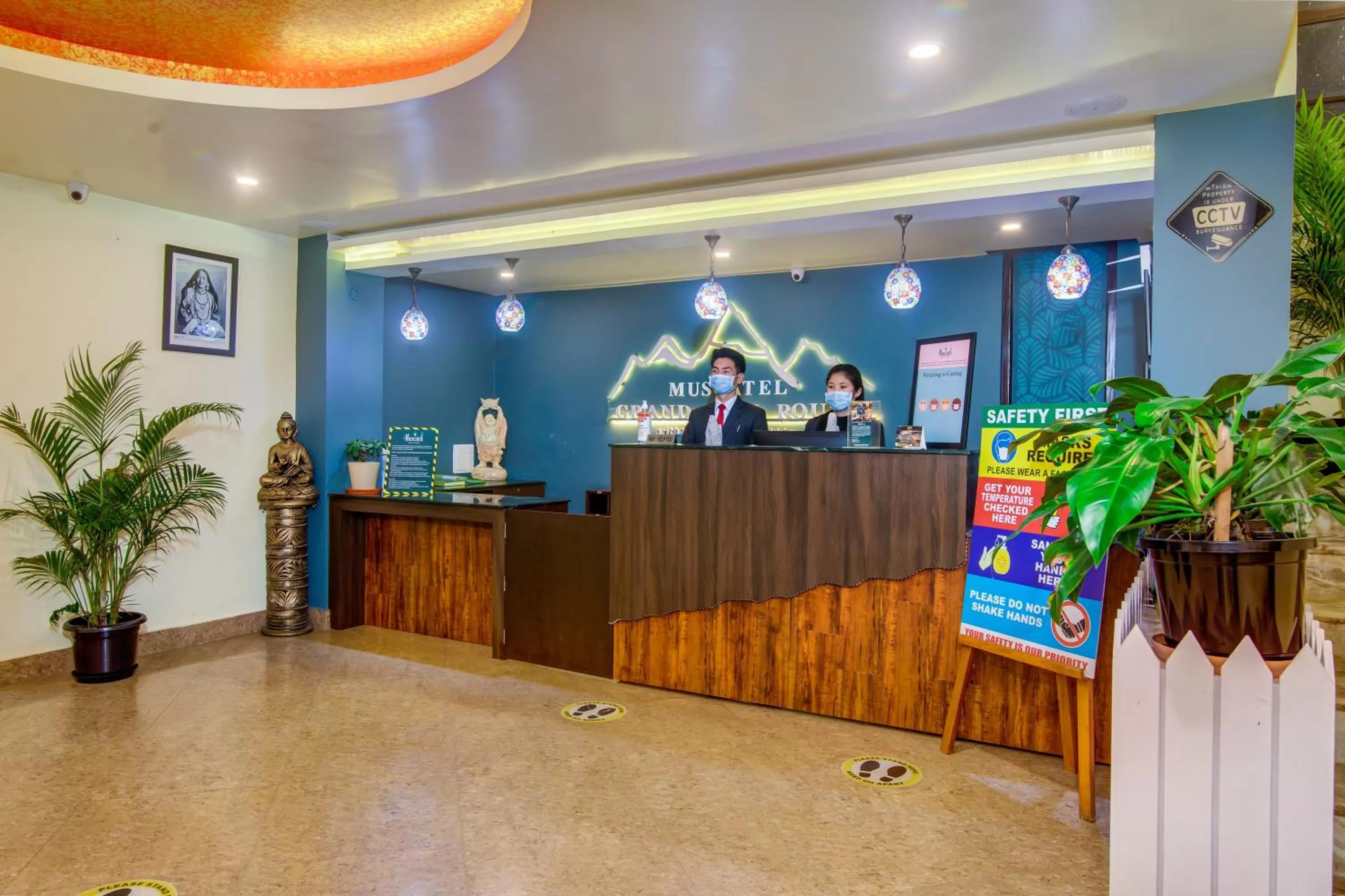 Lobby or reception in Muscatel Grand Silkroute - 300 Mts from MG Marg