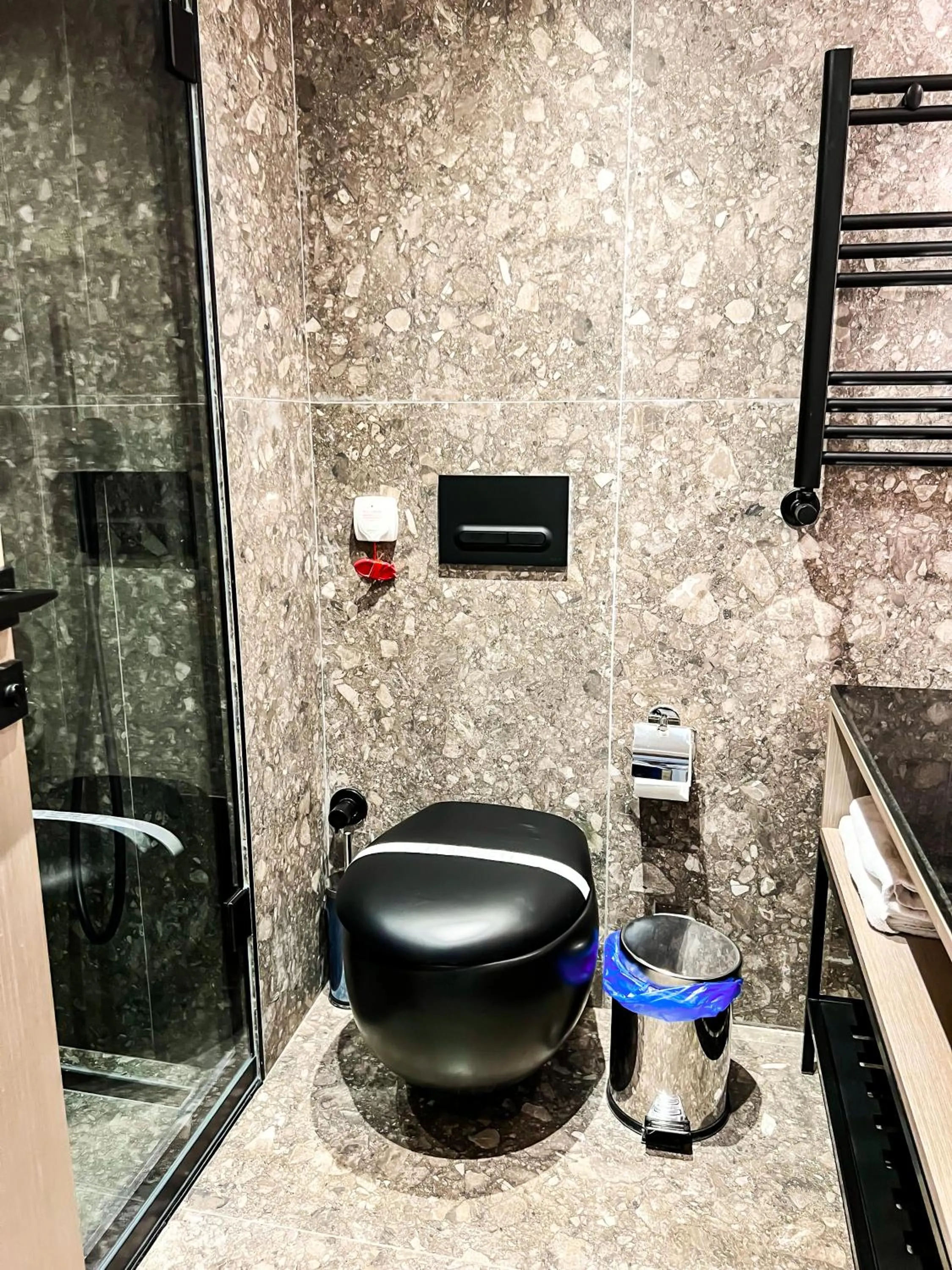 Toilet in Triada Hotel Karaköy