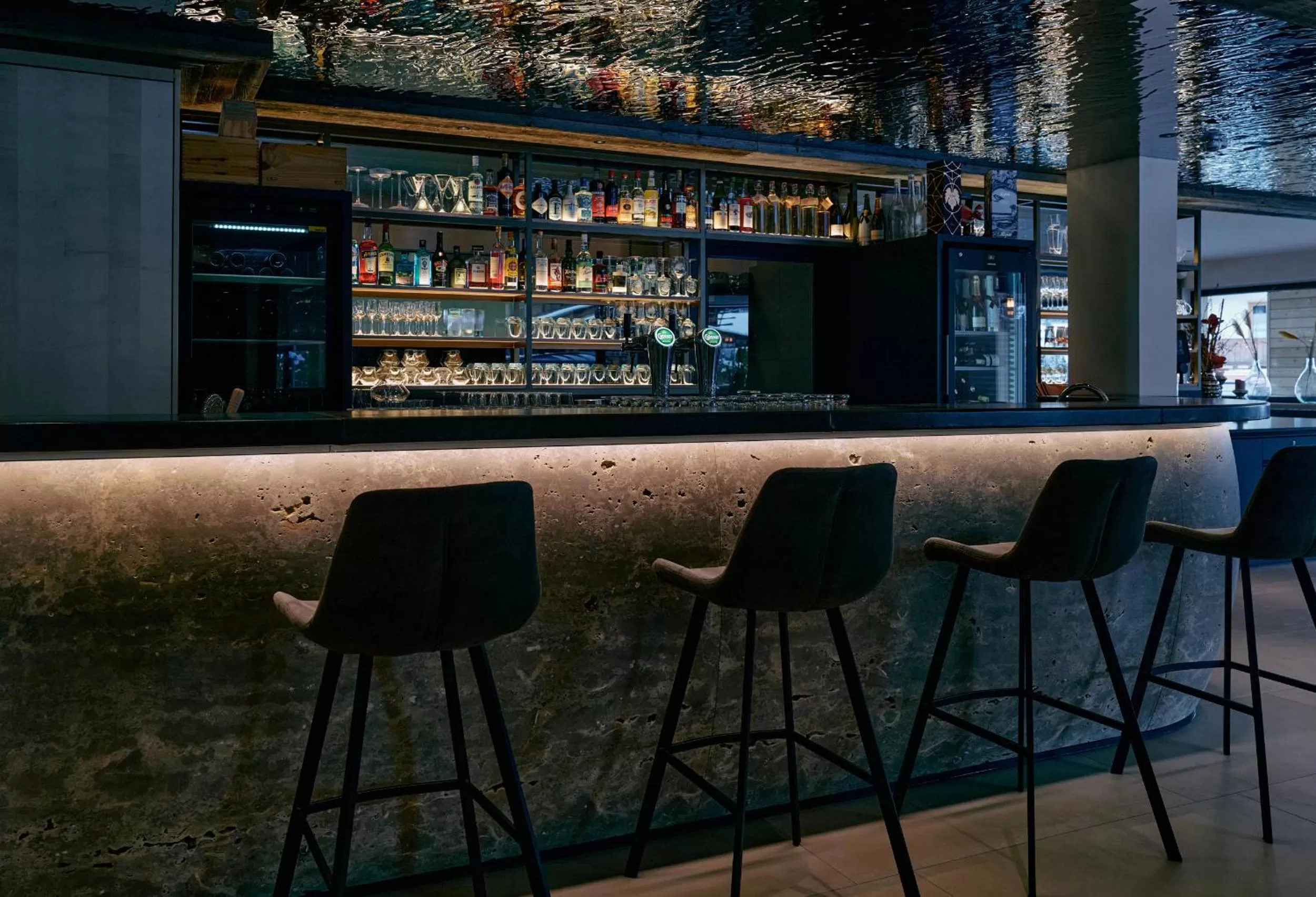 Restaurant/places to eat, Lounge/Bar in Home suite home