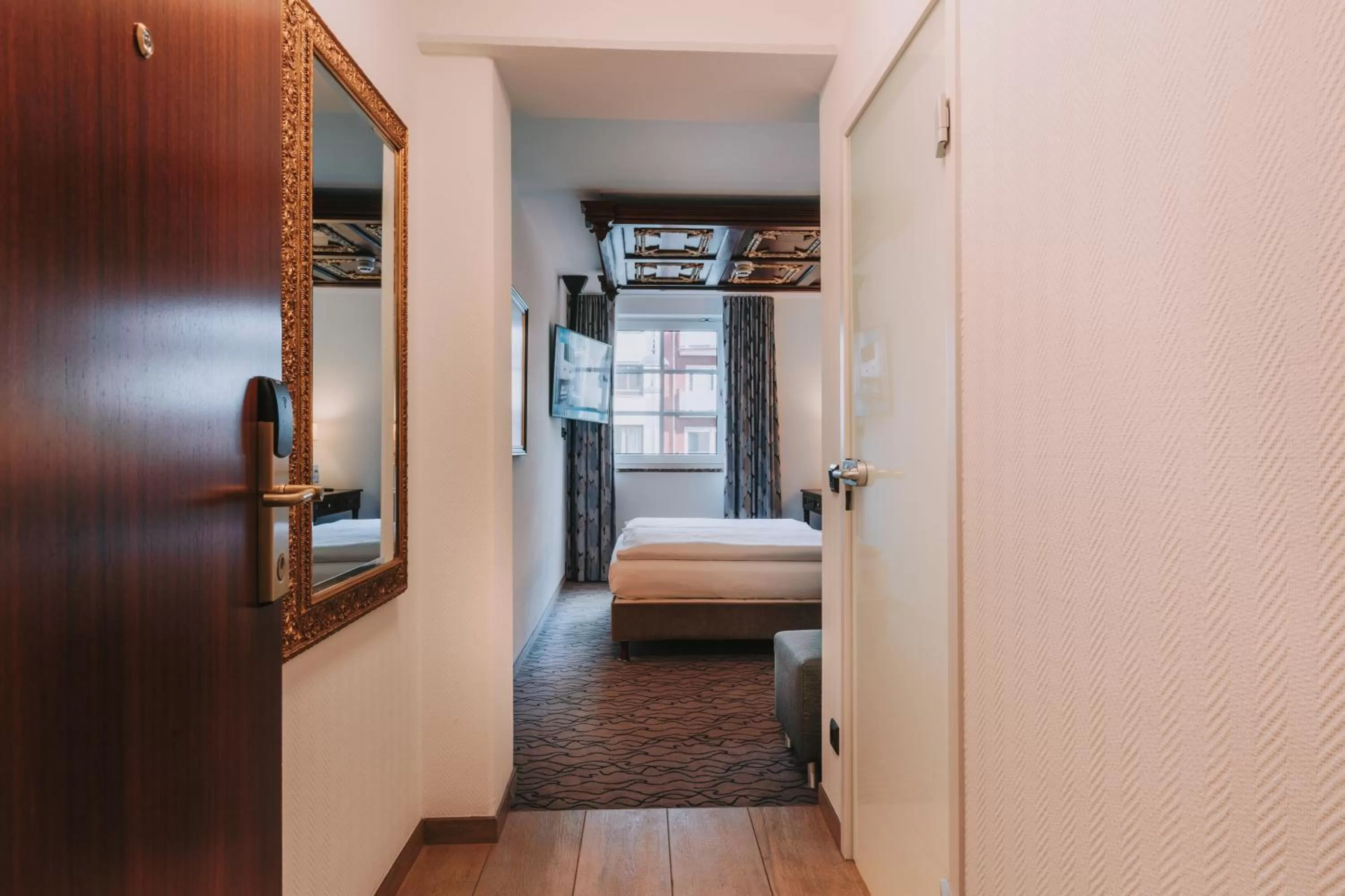 Bedroom, Bed in King's Hotel Center Superior