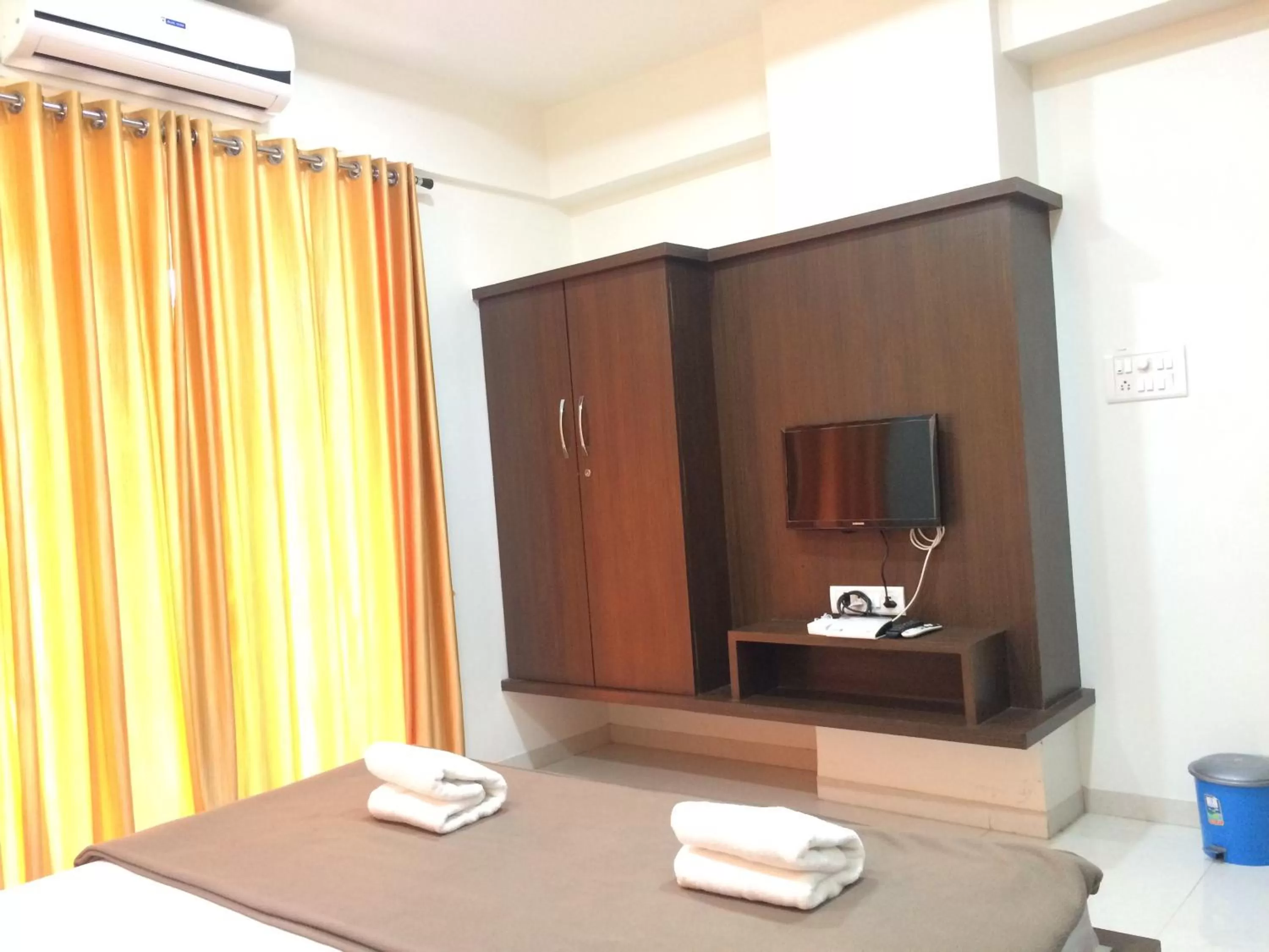 Bed in Hotel Shiva's Inn